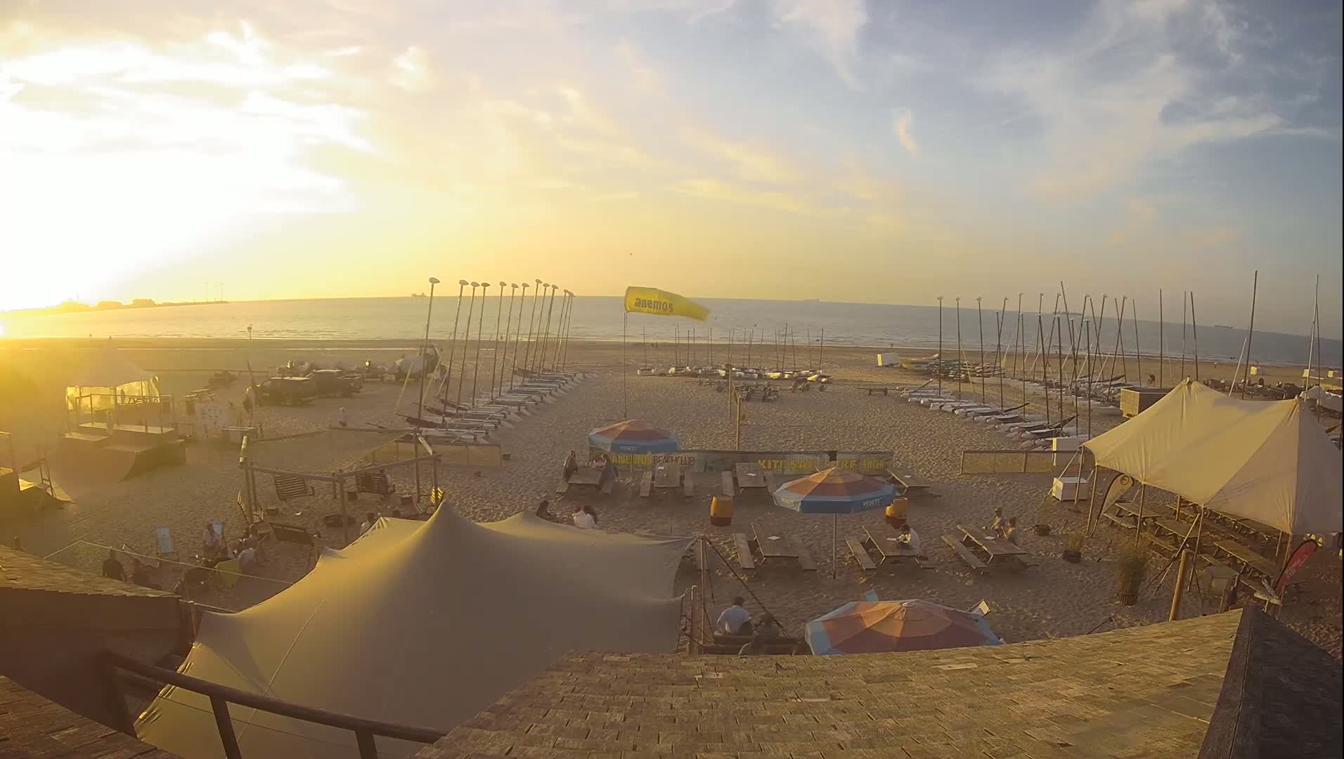 Knokke-Heist, Heist-ann-Zee, Duinbergen Strand Beach Live Cam - Bruges, West Flanders (Flandre-Occidentale), Flemish (Flamande), Belgium