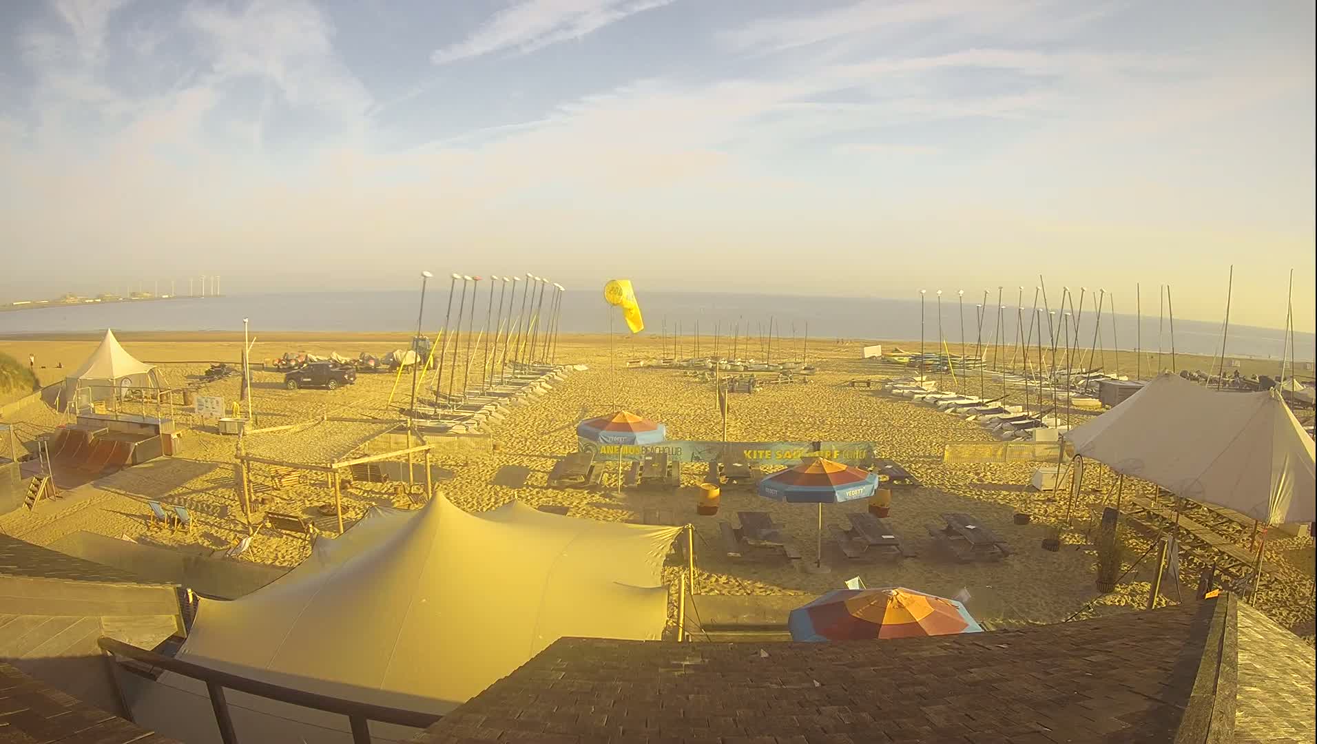Knokke-Heist, Heist-ann-Zee, Duinbergen Strand Beach Live Cam - Bruges, West Flanders (Flandre-Occidentale), Flemish (Flamande), Belgium