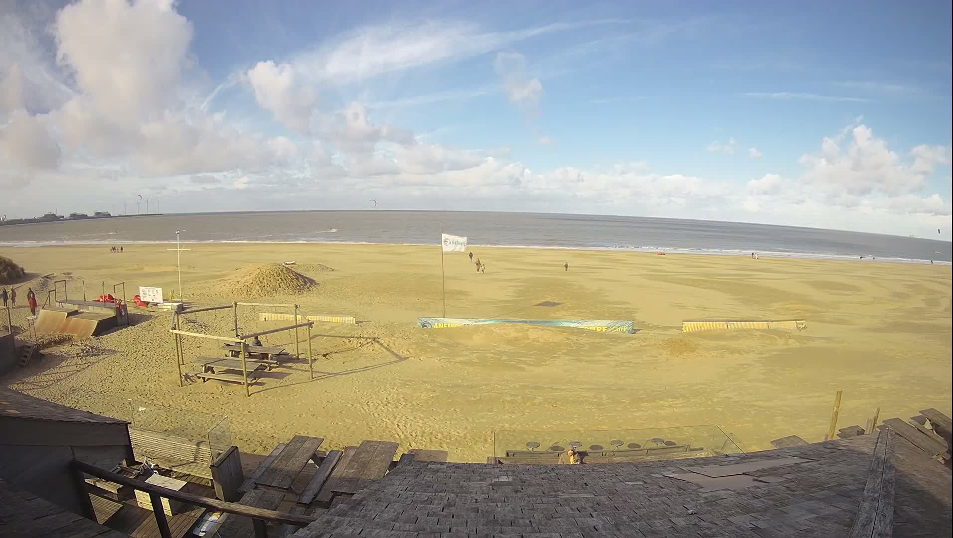Knokke-Heist, Heist-ann-Zee, Duinbergen Strand Beach Live Cam - Bruges, West Flanders (Flandre-Occidentale), Flemish (Flamande), Belgium