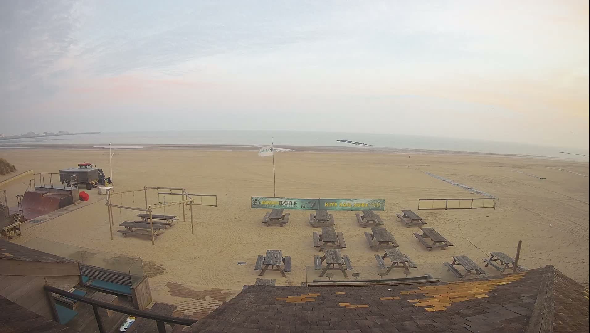 Knokke-Heist, Heist-ann-Zee, Duinbergen Strand Beach Live Cam - Bruges, West Flanders (Flandre-Occidentale), Flemish (Flamande), Belgium