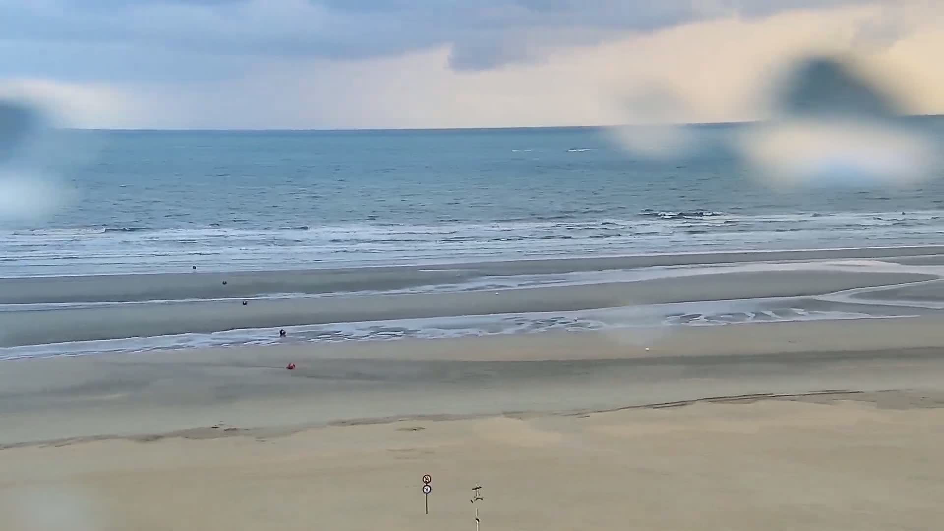 De Panne (La Panne), De Panne Strand Beach & Monument Leopold I /Geallieerden (Monument of the Allies) Live Cam - Veurne (Furnes), West Flanders (Flandre-Occidentale), Flemish (Flamande), Belgium
