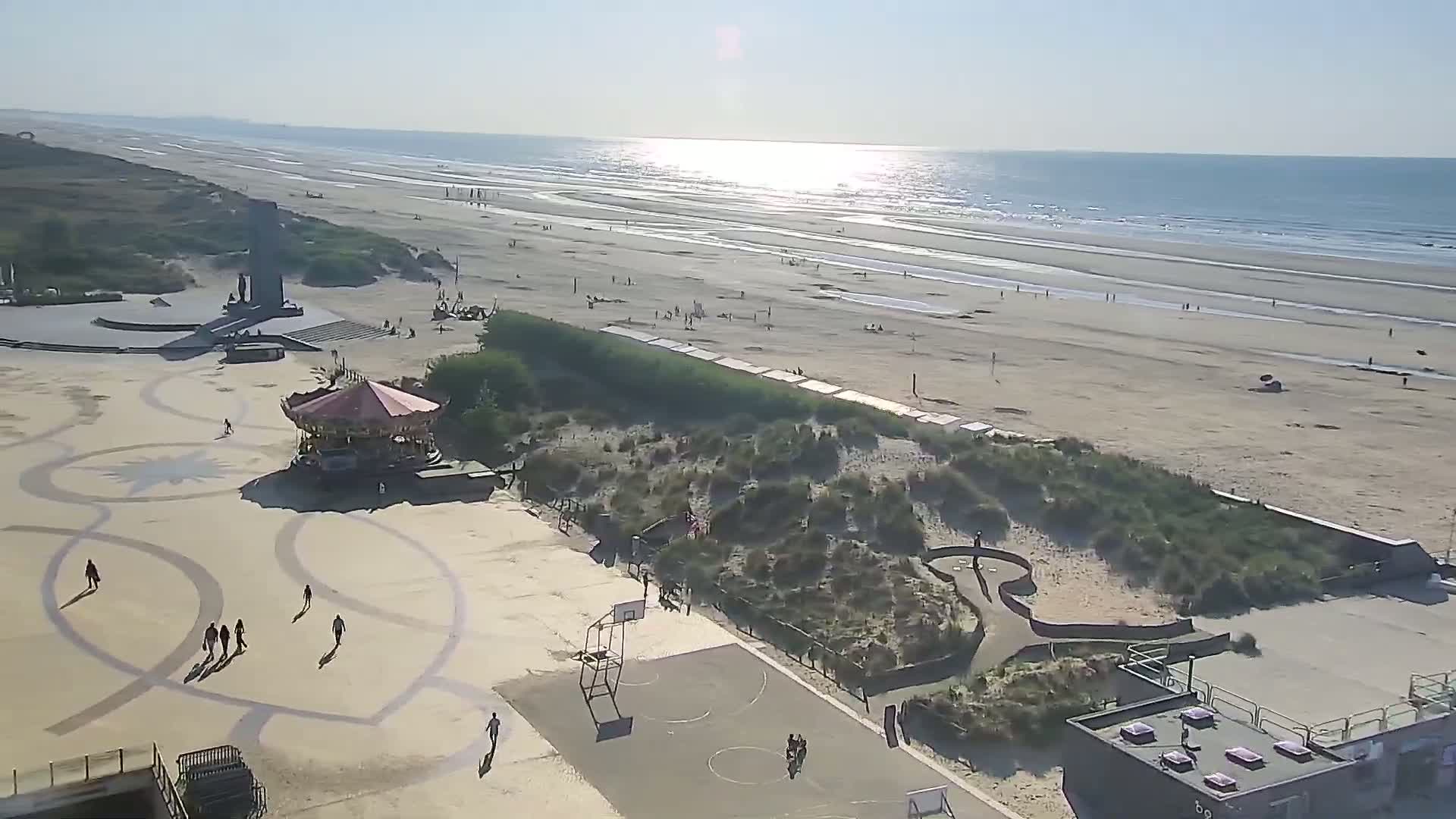 De Panne (La Panne), De Panne Strand Beach & Monument Leopold I /Geallieerden (Monument of the Allies) Live Cam - Veurne (Furnes), West Flanders (Flandre-Occidentale), Flemish (Flamande), Belgium