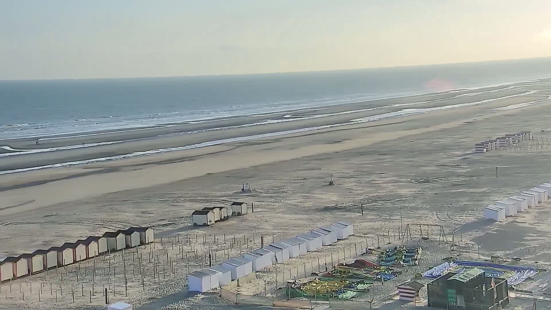 De Panne (La Panne), De Panne Strand Beach & Monument Leopold I /Geallieerden (Monument of the Allies) Live Cam - Veurne (Furnes), West Flanders (Flandre-Occidentale), Flemish (Flamande), Belgium