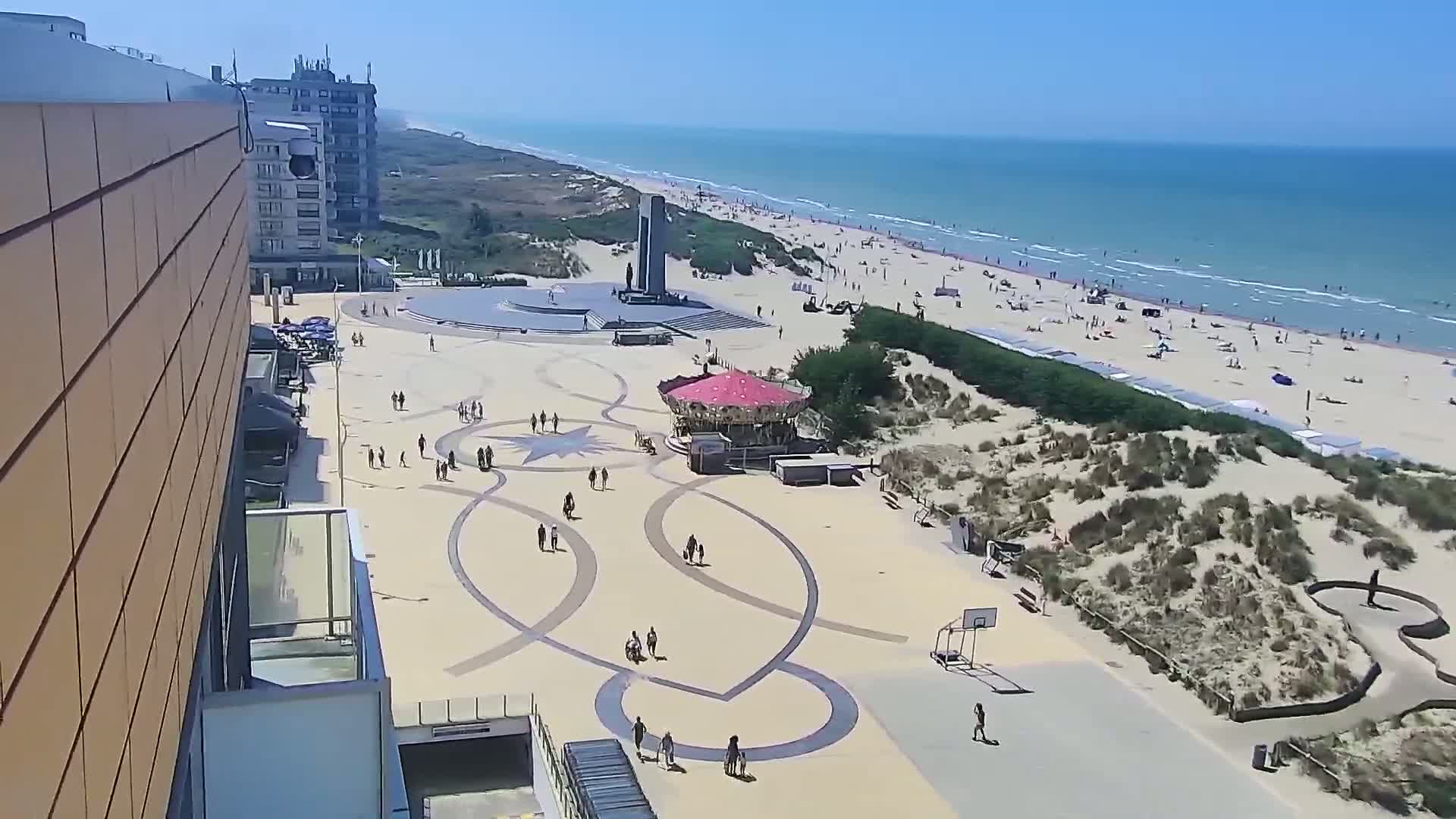 De Panne (La Panne), De Panne Strand Beach & Monument Leopold I /Geallieerden (Monument of the Allies) Live Cam - Veurne (Furnes), West Flanders (Flandre-Occidentale), Flemish (Flamande), Belgium