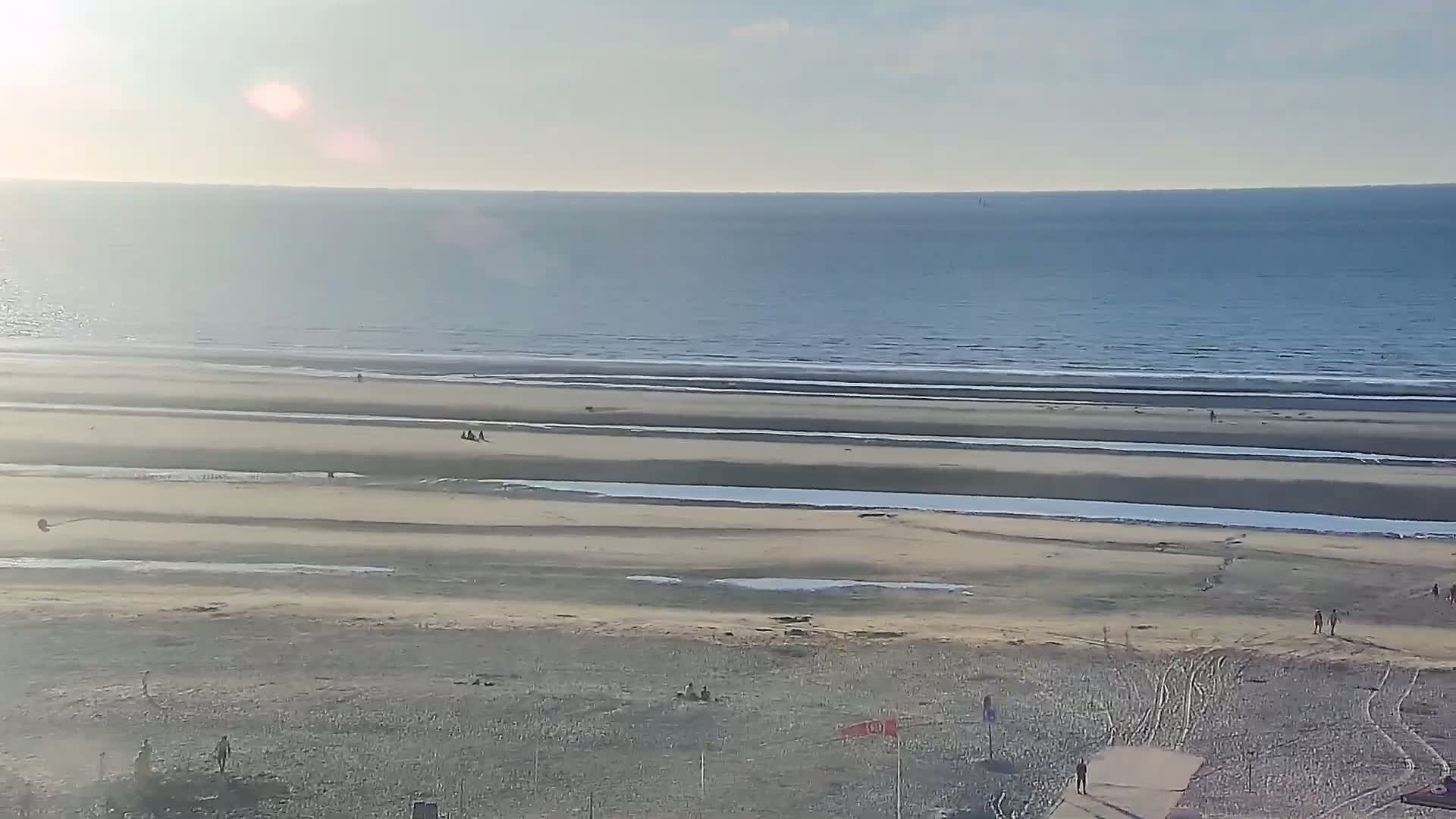 De Panne (La Panne), De Panne Strand Beach & Monument Leopold I /Geallieerden (Monument of the Allies) Live Cam - Veurne (Furnes), West Flanders (Flandre-Occidentale), Flemish (Flamande), Belgium