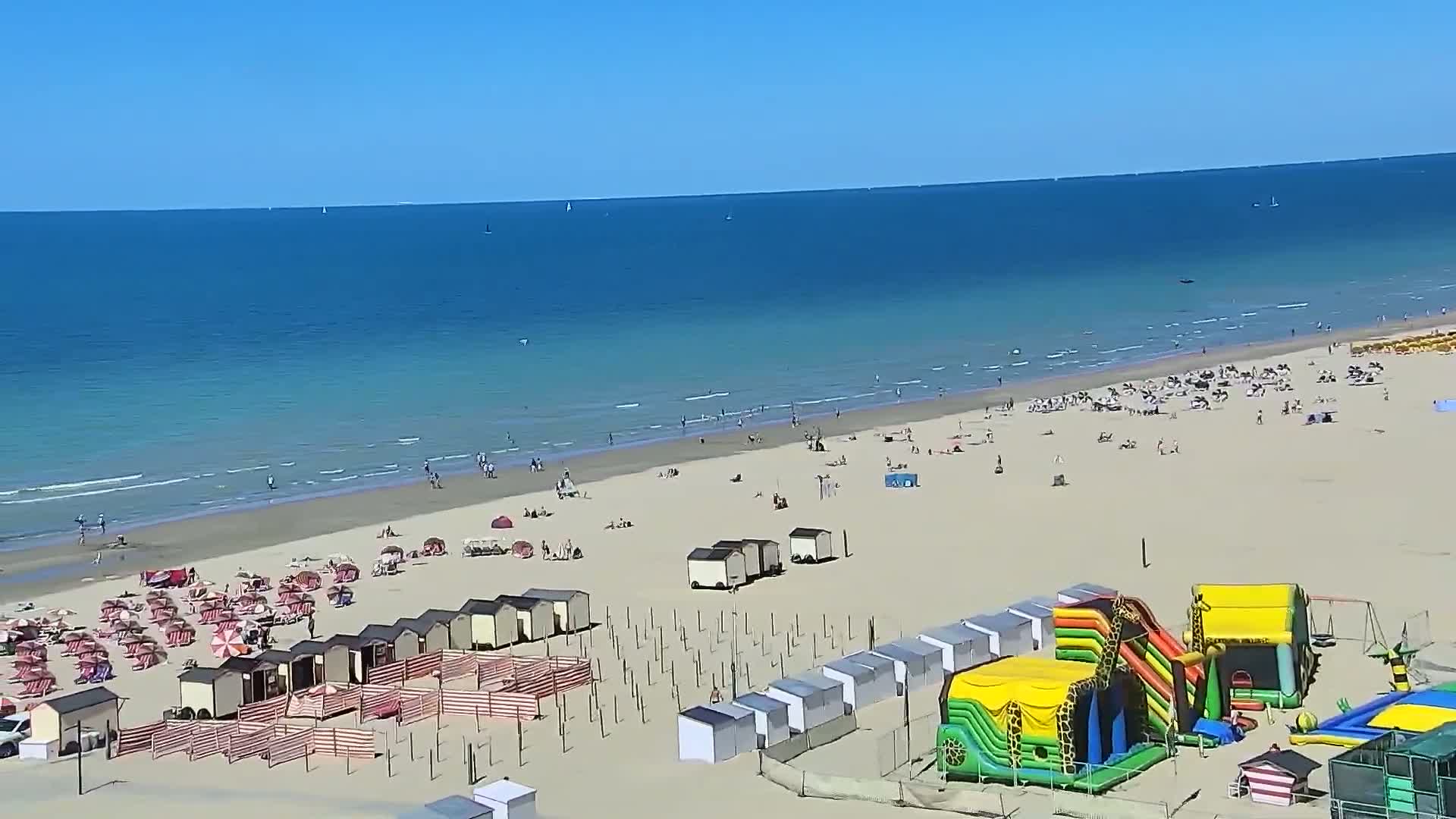 De Panne (La Panne), De Panne Strand Beach & Monument Leopold I /Geallieerden (Monument of the Allies) Live Cam - Veurne (Furnes), West Flanders (Flandre-Occidentale), Flemish (Flamande), Belgium