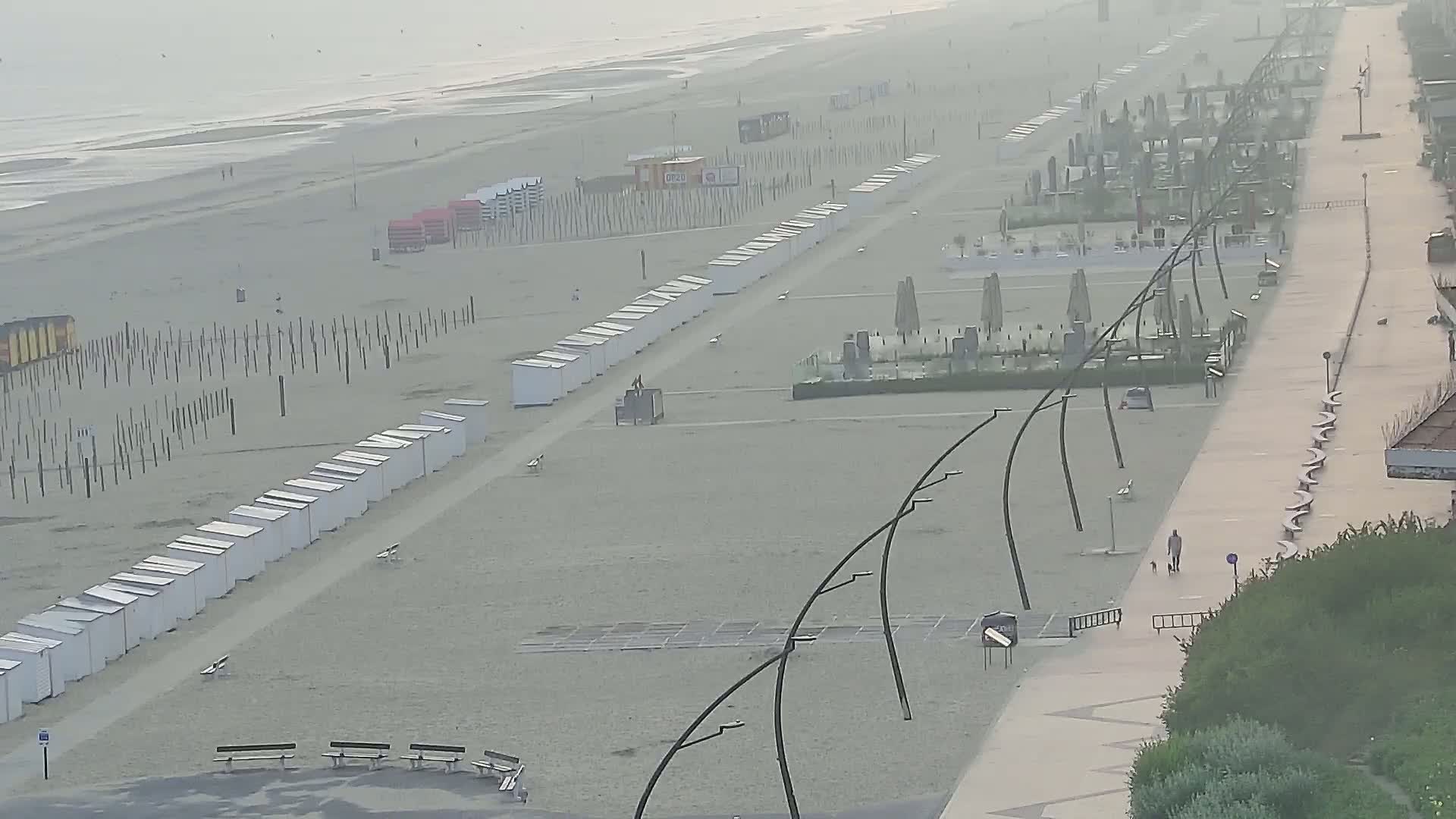 De Panne (La Panne), De Panne Strand Beach & Monument Leopold I /Geallieerden (Monument of the Allies) Live Cam - Veurne (Furnes), West Flanders (Flandre-Occidentale), Flemish (Flamande), Belgium