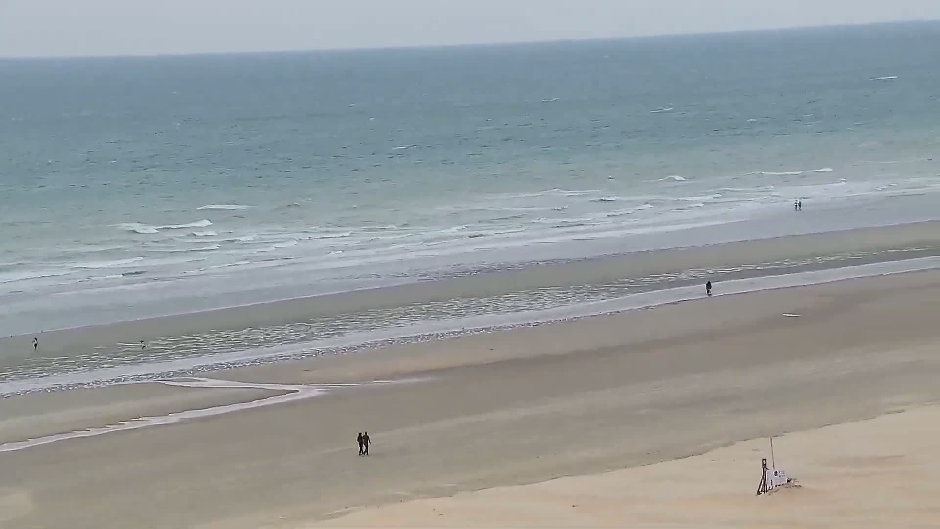 De Panne (La Panne), De Panne Strand Beach & Monument Leopold I /Geallieerden (Monument of the Allies) Live Cam - Veurne (Furnes), West Flanders (Flandre-Occidentale), Flemish (Flamande), Belgium