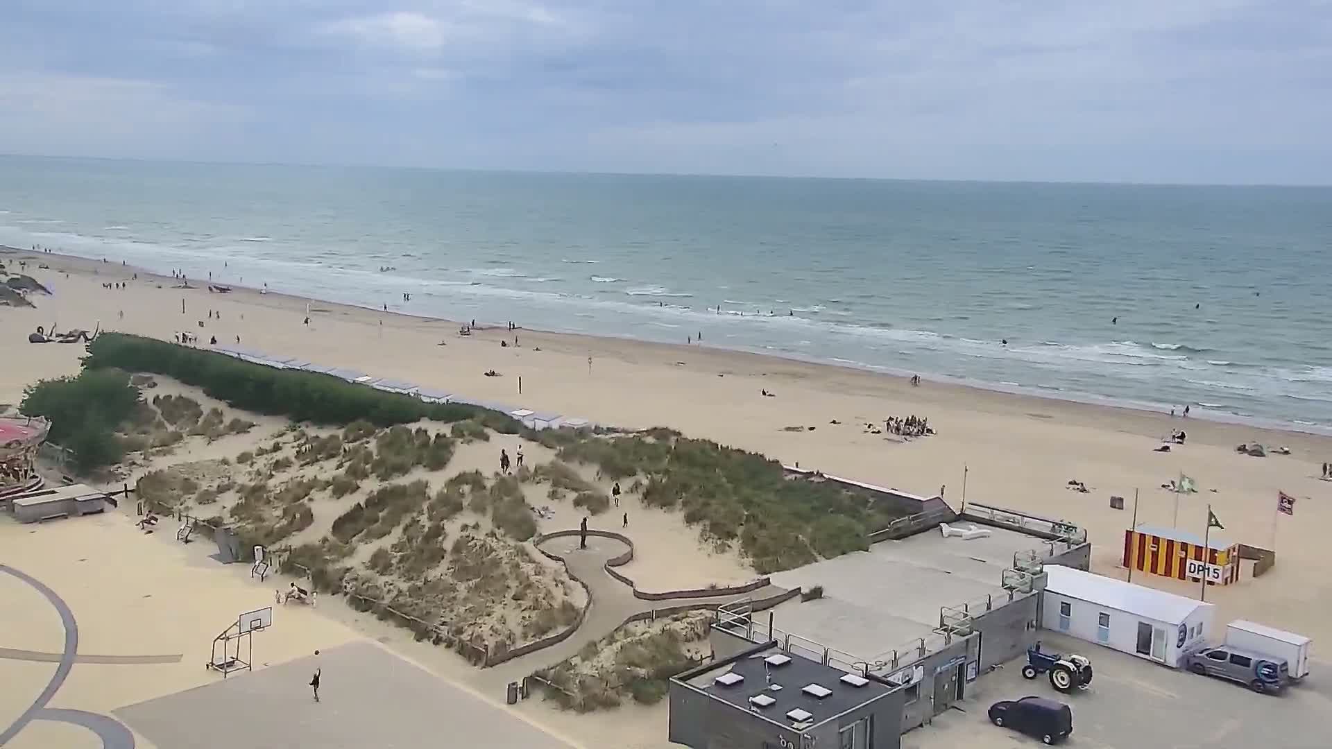 De Panne (La Panne), De Panne Strand Beach & Monument Leopold I /Geallieerden (Monument of the Allies) Live Cam - Veurne (Furnes), West Flanders (Flandre-Occidentale), Flemish (Flamande), Belgium