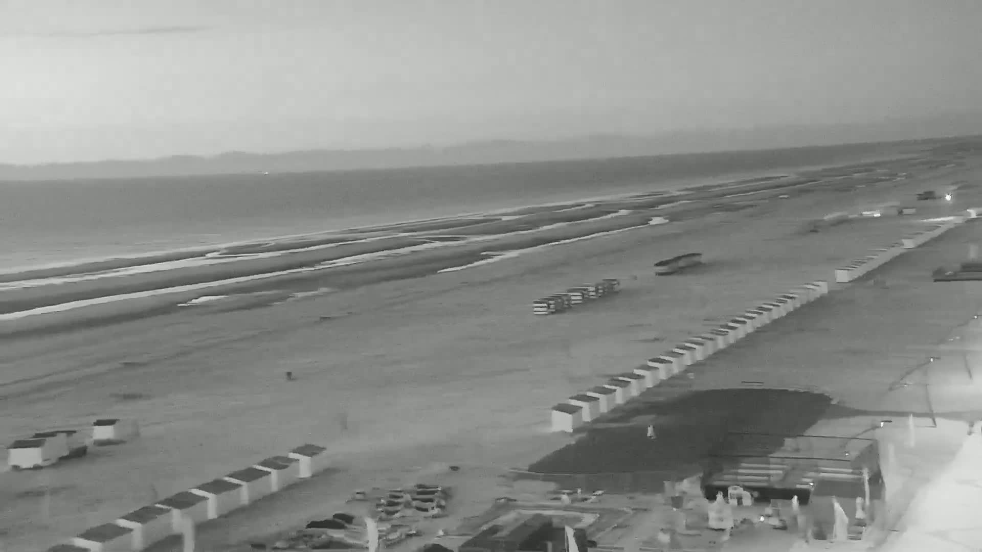 De Panne (La Panne), De Panne Strand Beach & Monument Leopold I /Geallieerden (Monument of the Allies) Live Cam - Veurne (Furnes), West Flanders (Flandre-Occidentale), Flemish (Flamande), Belgium