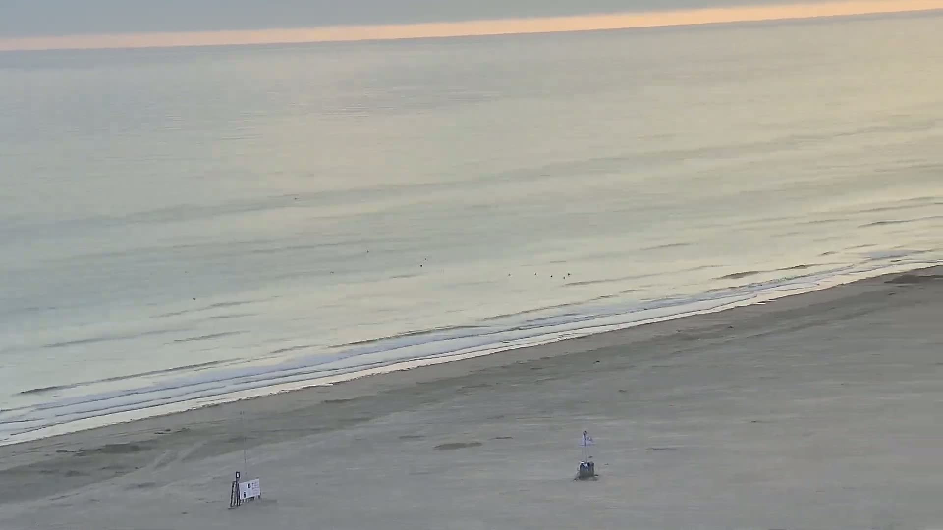 De Panne (La Panne), De Panne Strand Beach & Monument Leopold I /Geallieerden (Monument of the Allies) Live Cam - Veurne (Furnes), West Flanders (Flandre-Occidentale), Flemish (Flamande), Belgium