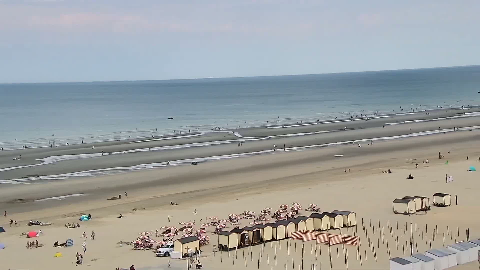 De Panne (La Panne), De Panne Strand Beach & Monument Leopold I /Geallieerden (Monument of the Allies) Live Cam - Veurne (Furnes), West Flanders (Flandre-Occidentale), Flemish (Flamande), Belgium