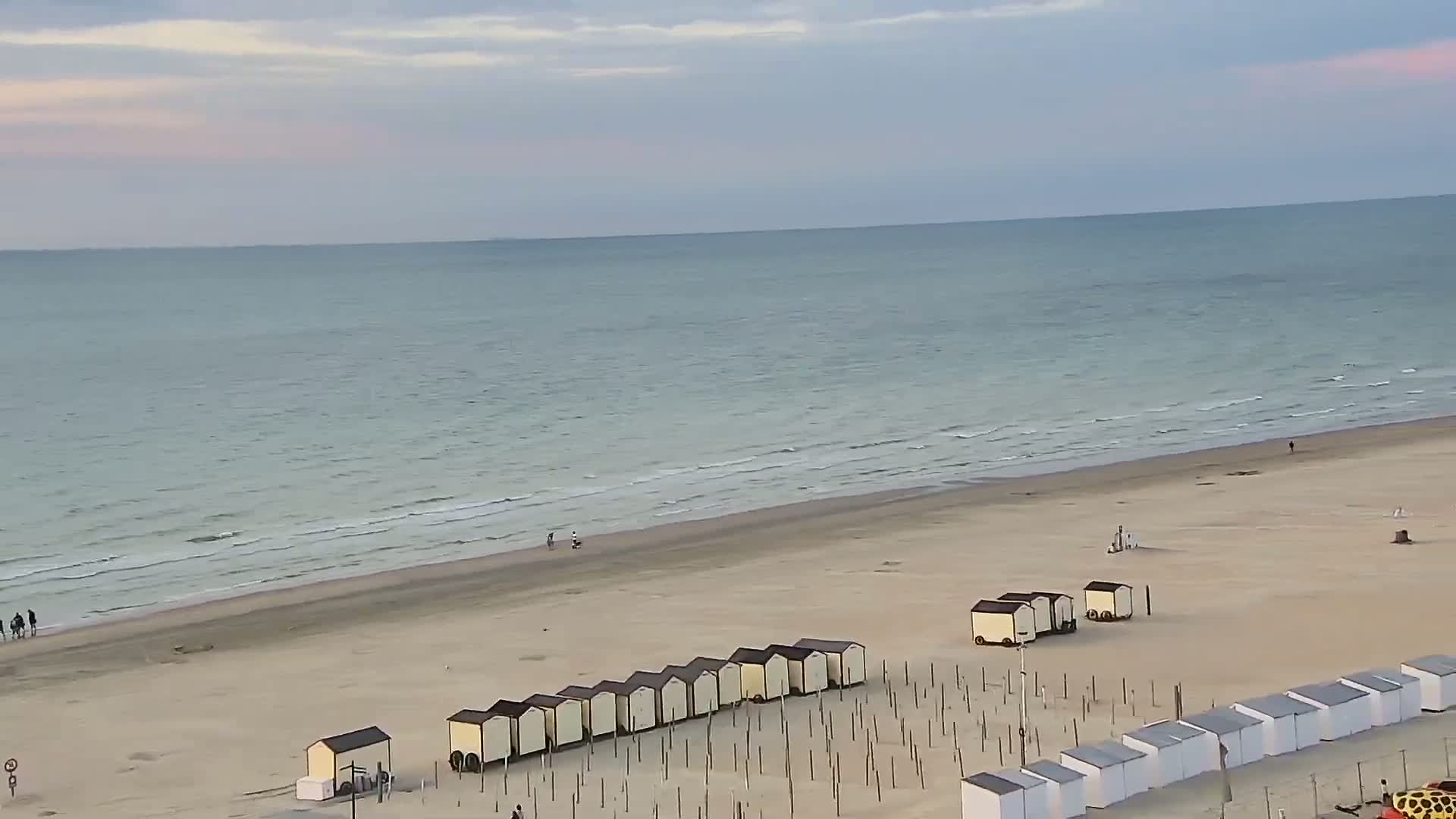 De Panne (La Panne), De Panne Strand Beach & Monument Leopold I /Geallieerden (Monument of the Allies) Live Cam - Veurne (Furnes), West Flanders (Flandre-Occidentale), Flemish (Flamande), Belgium