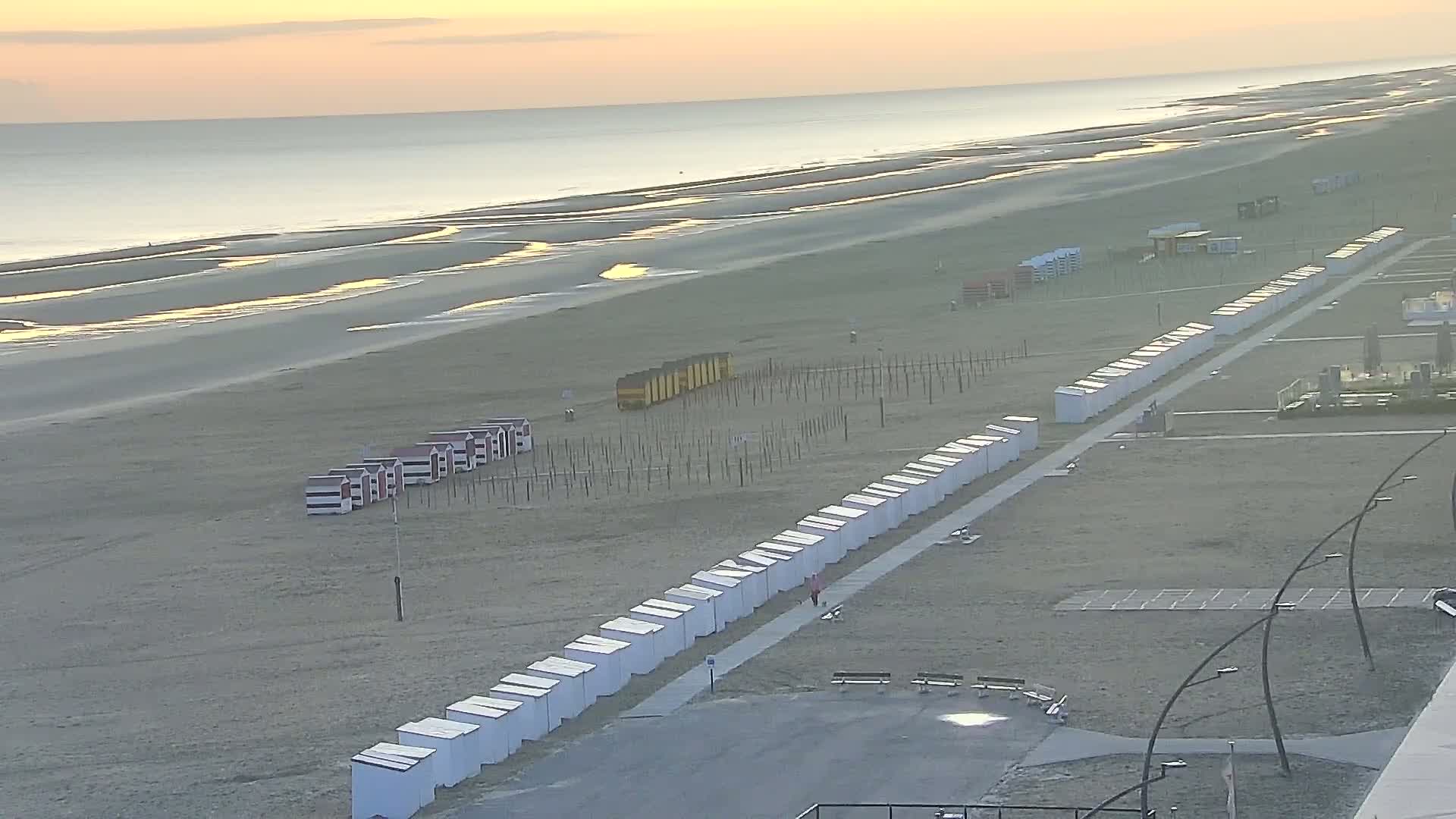 De Panne (La Panne), De Panne Strand Beach & Monument Leopold I /Geallieerden (Monument of the Allies) Live Cam - Veurne (Furnes), West Flanders (Flandre-Occidentale), Flemish (Flamande), Belgium