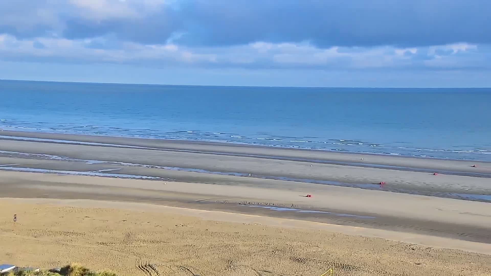 De Panne (La Panne), De Panne Strand Beach & Monument Leopold I /Geallieerden (Monument of the Allies) Live Cam - Veurne (Furnes), West Flanders (Flandre-Occidentale), Flemish (Flamande), Belgium