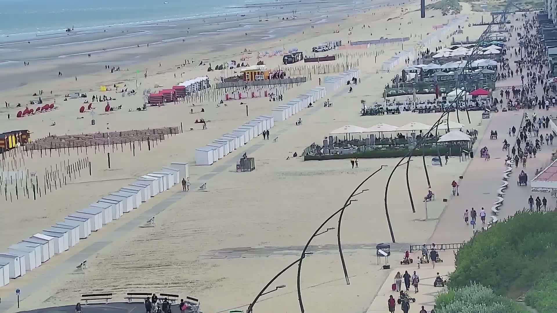 De Panne (La Panne), De Panne Strand Beach & Monument Leopold I /Geallieerden (Monument of the Allies) Live Cam - Veurne (Furnes), West Flanders (Flandre-Occidentale), Flemish (Flamande), Belgium