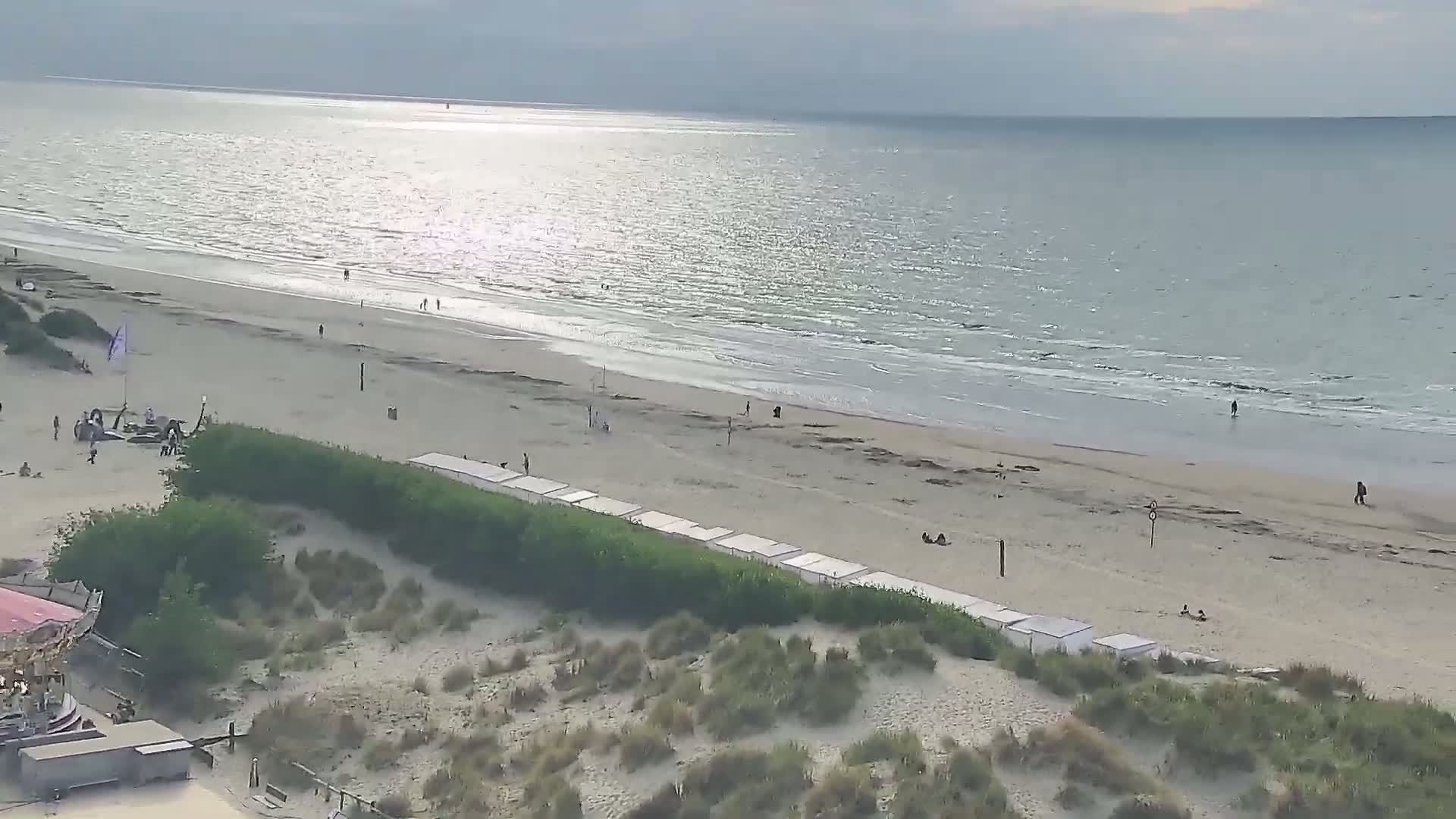 De Panne (La Panne), De Panne Strand Beach & Monument Leopold I /Geallieerden (Monument of the Allies) Live Cam - Veurne (Furnes), West Flanders (Flandre-Occidentale), Flemish (Flamande), Belgium