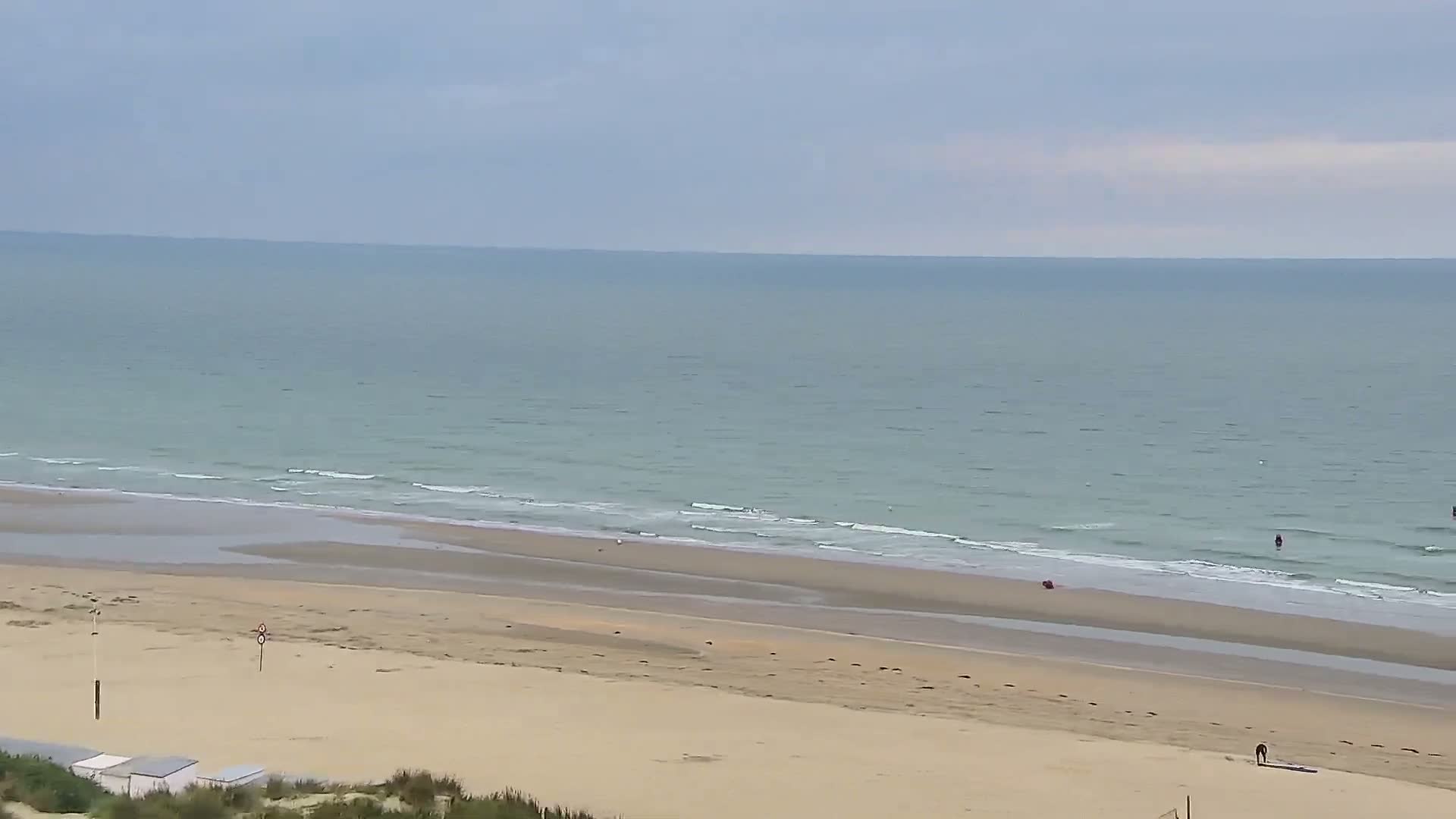 De Panne (La Panne), De Panne Strand Beach & Monument Leopold I /Geallieerden (Monument of the Allies) Live Cam - Veurne (Furnes), West Flanders (Flandre-Occidentale), Flemish (Flamande), Belgium