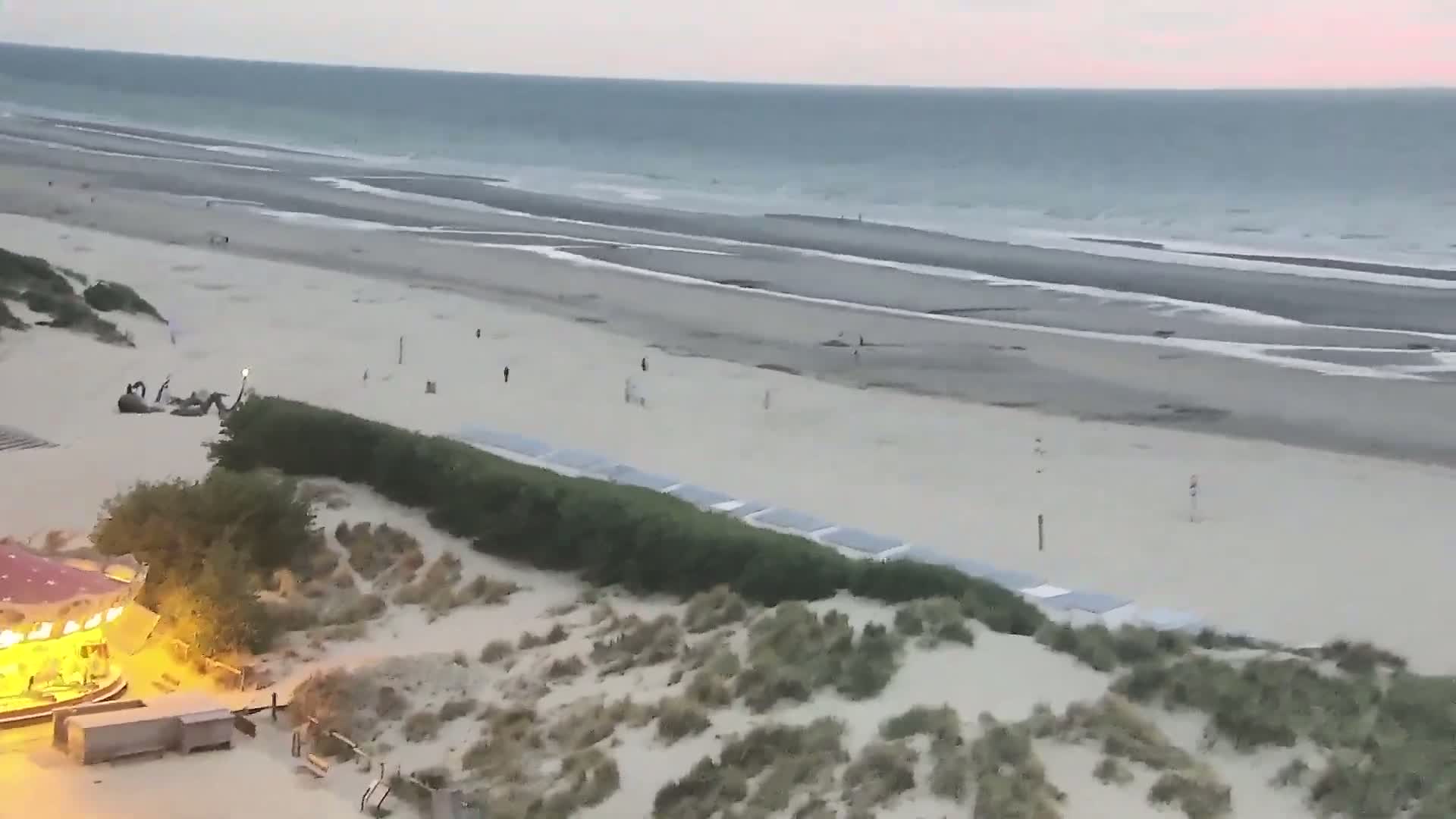 De Panne (La Panne), De Panne Strand Beach & Monument Leopold I /Geallieerden (Monument of the Allies) Live Cam - Veurne (Furnes), West Flanders (Flandre-Occidentale), Flemish (Flamande), Belgium