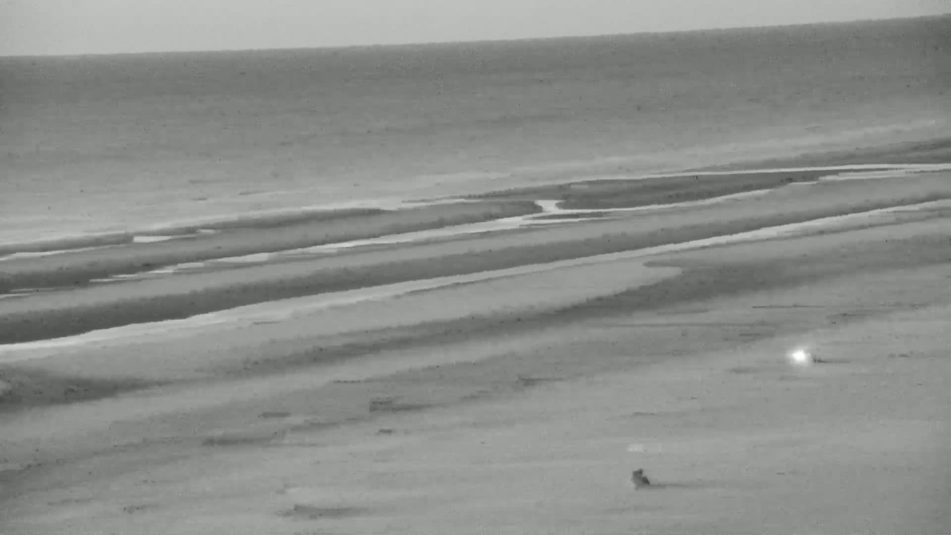 De Panne (La Panne), De Panne Strand Beach & Monument Leopold I /Geallieerden (Monument of the Allies) Live Cam - Veurne (Furnes), West Flanders (Flandre-Occidentale), Flemish (Flamande), Belgium