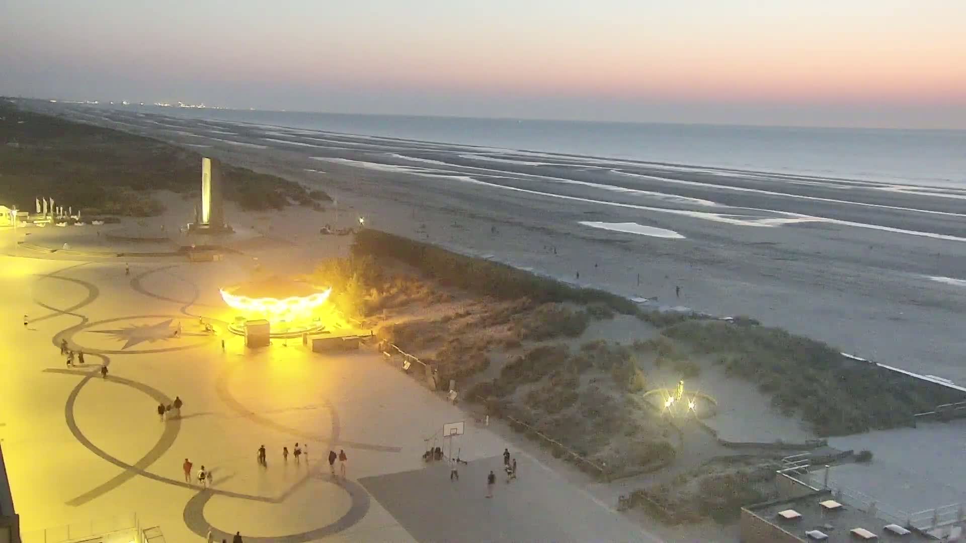 De Panne (La Panne), De Panne Strand Beach & Monument Leopold I /Geallieerden (Monument of the Allies) Live Cam - Veurne (Furnes), West Flanders (Flandre-Occidentale), Flemish (Flamande), Belgium