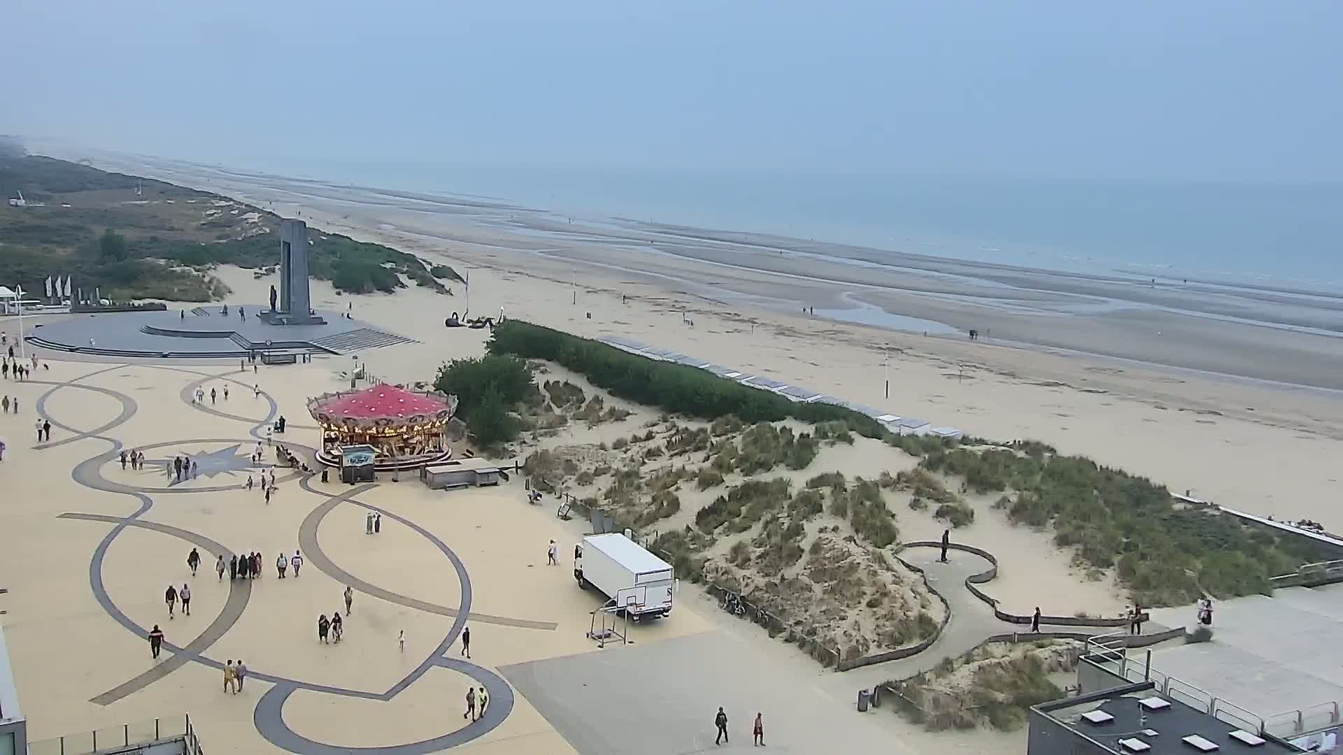 De Panne (La Panne), De Panne Strand Beach & Monument Leopold I /Geallieerden (Monument of the Allies) Live Cam - Veurne (Furnes), West Flanders (Flandre-Occidentale), Flemish (Flamande), Belgium