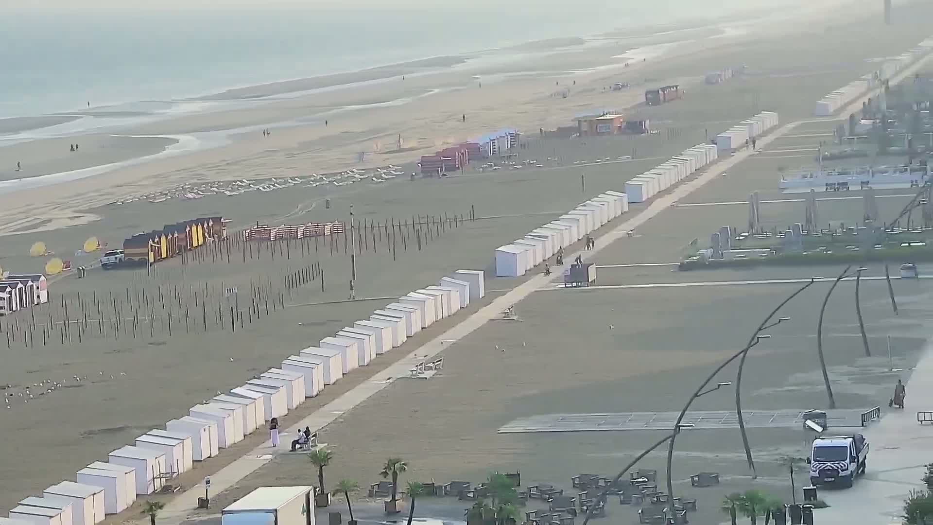 De Panne (La Panne), De Panne Strand Beach & Monument Leopold I /Geallieerden (Monument of the Allies) Live Cam - Veurne (Furnes), West Flanders (Flandre-Occidentale), Flemish (Flamande), Belgium