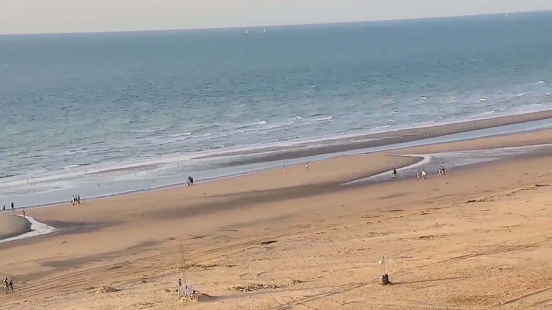 De Panne (La Panne), De Panne Strand Beach & Monument Leopold I /Geallieerden (Monument of the Allies) Live Cam - Veurne (Furnes), West Flanders (Flandre-Occidentale), Flemish (Flamande), Belgium
