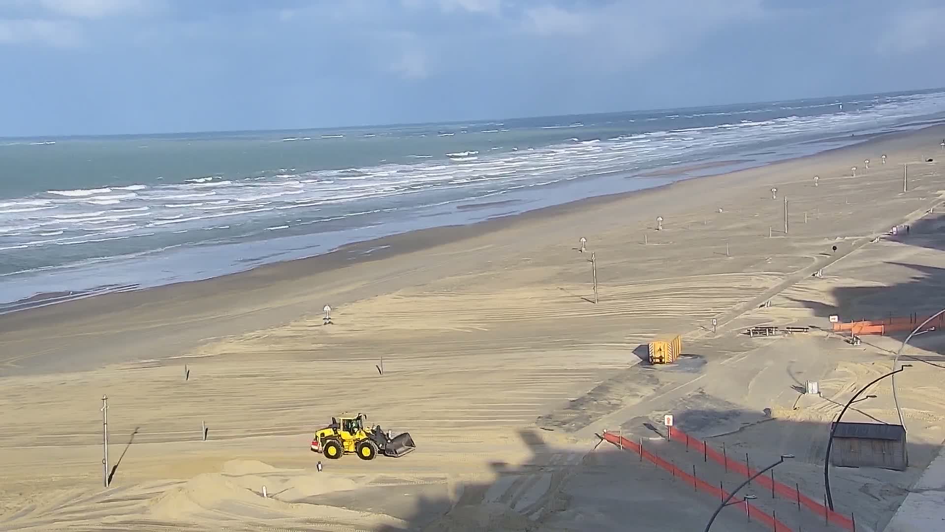 De Panne (La Panne), De Panne Strand Beach & Monument Leopold I /Geallieerden (Monument of the Allies) Live Cam - Veurne (Furnes), West Flanders (Flandre-Occidentale), Flemish (Flamande), Belgium