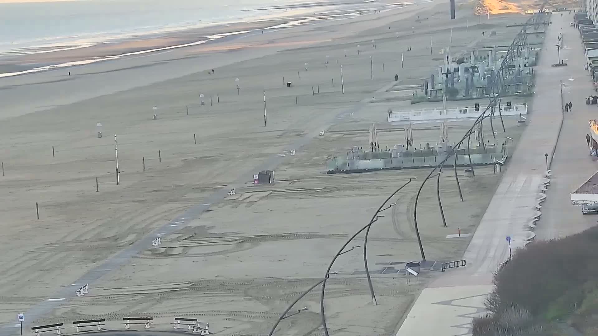 De Panne (La Panne), De Panne Strand Beach & Monument Leopold I /Geallieerden (Monument of the Allies) Live Cam - Veurne (Furnes), West Flanders (Flandre-Occidentale), Flemish (Flamande), Belgium