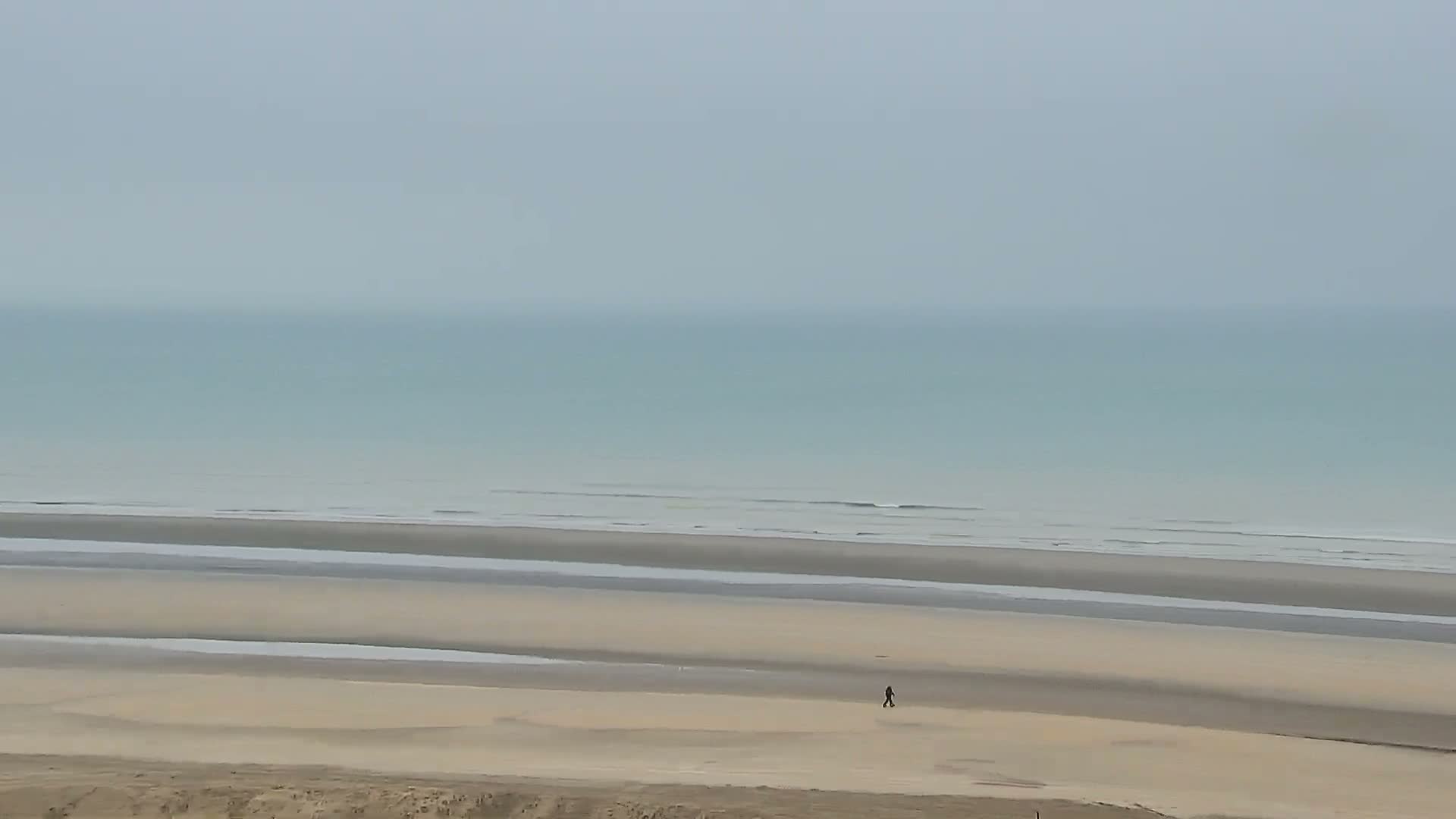 De Panne (La Panne), De Panne Strand Beach & Monument Leopold I /Geallieerden (Monument of the Allies) Live Cam - Veurne (Furnes), West Flanders (Flandre-Occidentale), Flemish (Flamande), Belgium