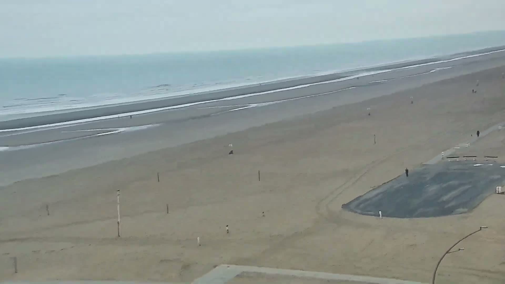 De Panne (La Panne), De Panne Strand Beach & Monument Leopold I /Geallieerden (Monument of the Allies) Live Cam - Veurne (Furnes), West Flanders (Flandre-Occidentale), Flemish (Flamande), Belgium