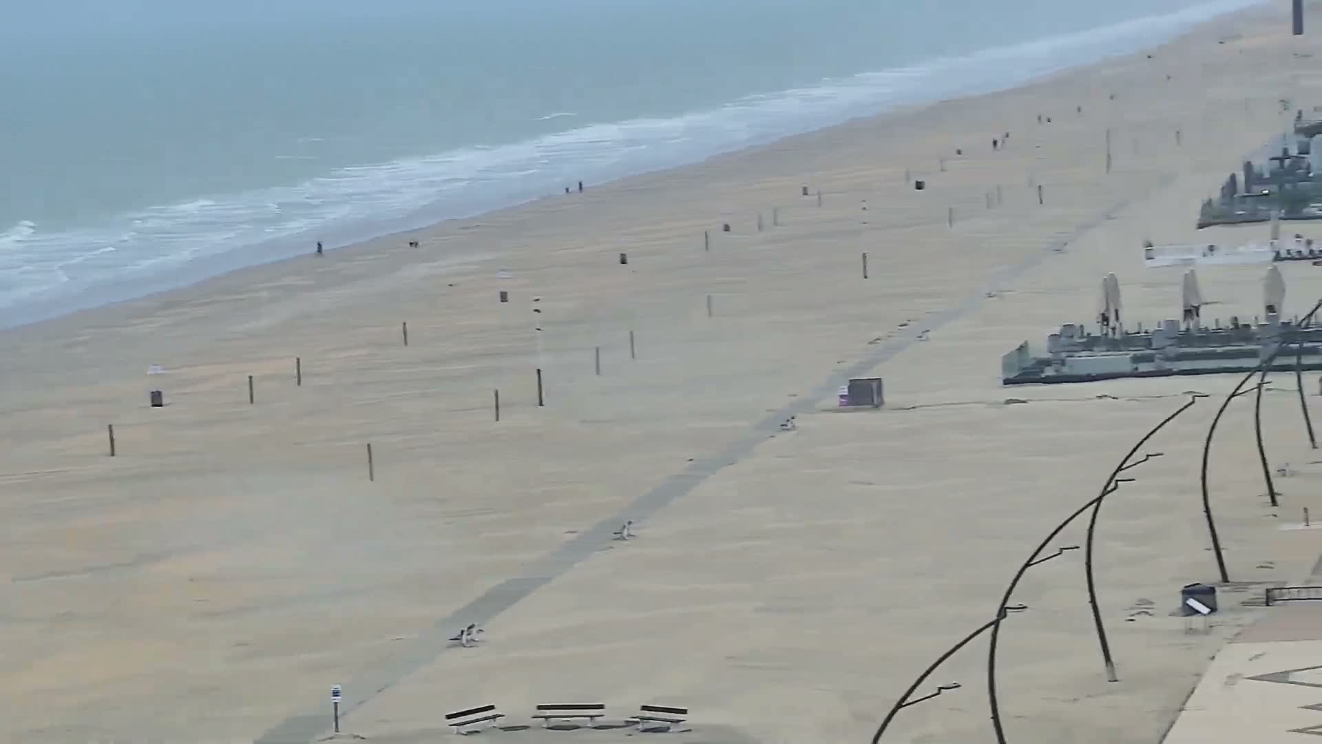 De Panne (La Panne), De Panne Strand Beach & Monument Leopold I /Geallieerden (Monument of the Allies) Live Cam - Veurne (Furnes), West Flanders (Flandre-Occidentale), Flemish (Flamande), Belgium