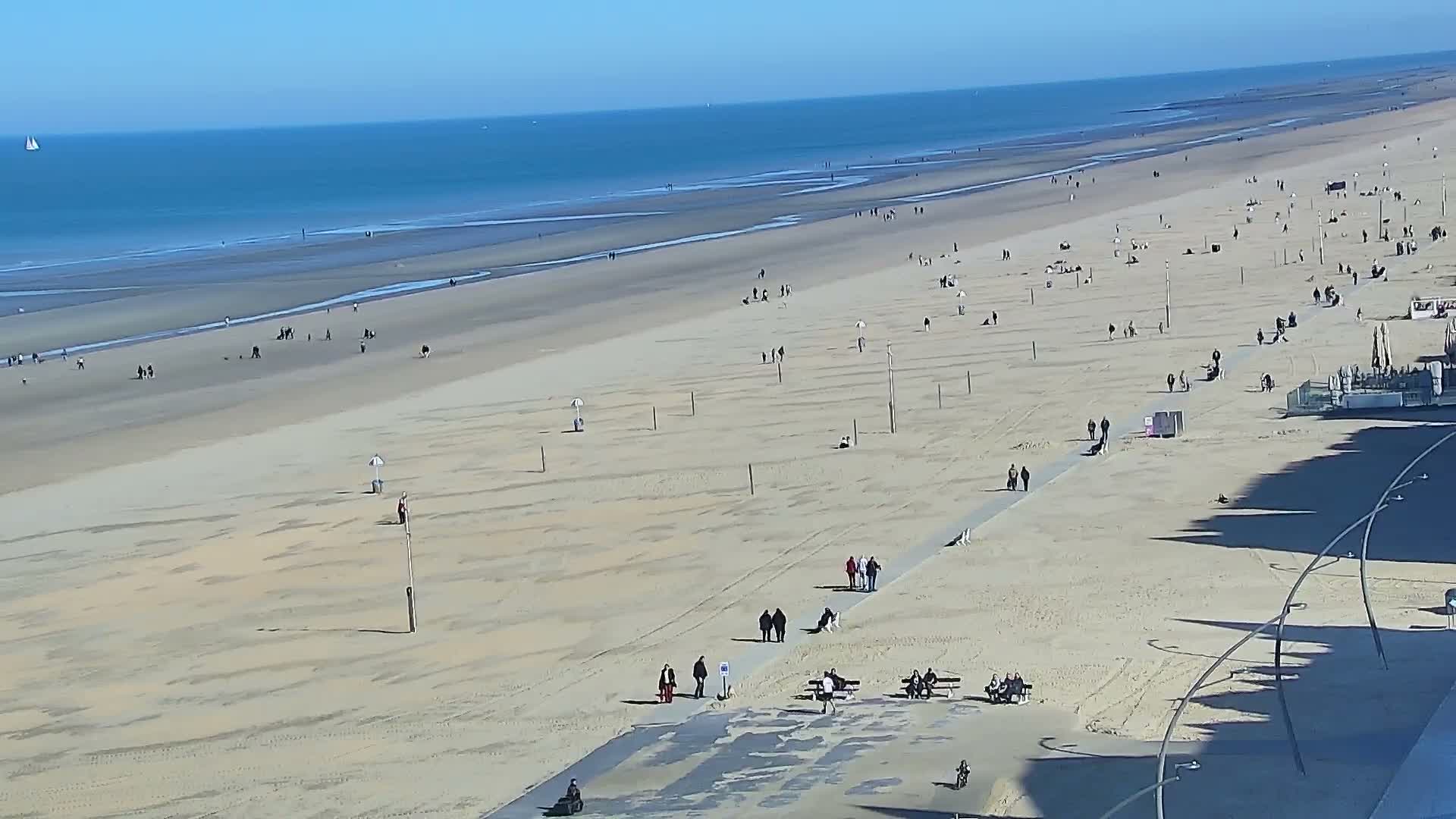 De Panne (La Panne), De Panne Strand Beach & Monument Leopold I /Geallieerden (Monument of the Allies) Live Cam - Veurne (Furnes), West Flanders (Flandre-Occidentale), Flemish (Flamande), Belgium