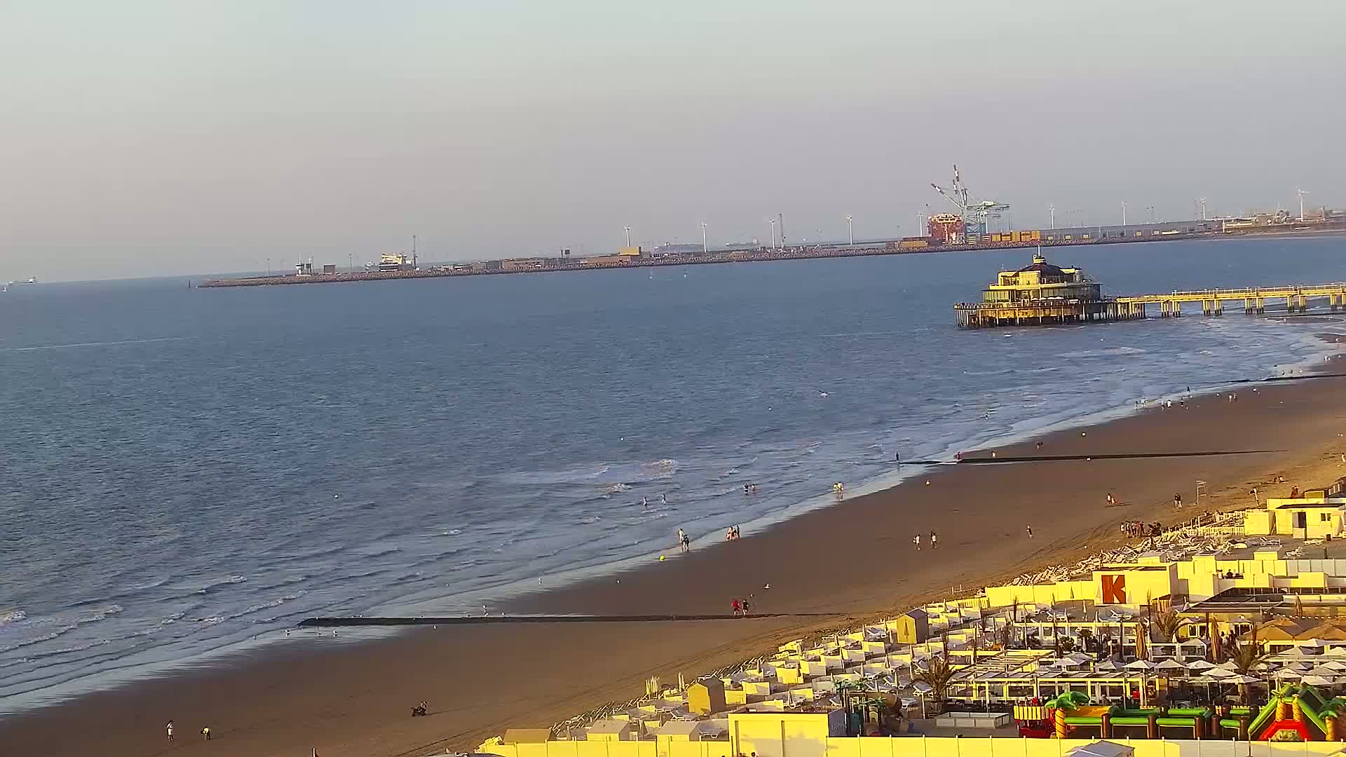 Blankenberge, Strand van Blankenberge Beach & Belgium Pier Live Cam - Bruges, West Flanders (Flandre-Occidentale), Flemish (Flamande), Belgium