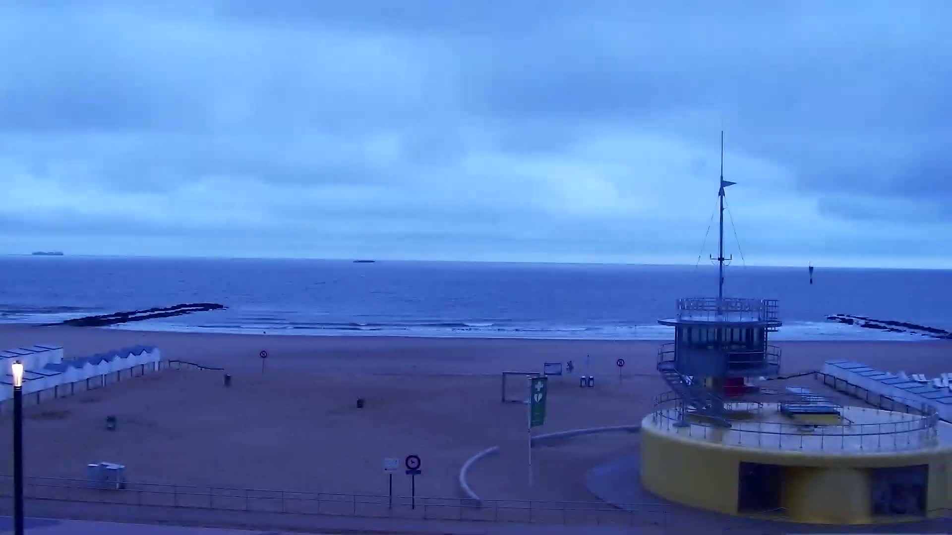 Knokke-Heist, Knokke Strand Beach Live Cam - Bruges, West Flanders (Flandre-Occidentale), Flemish (Flamande), Belgium