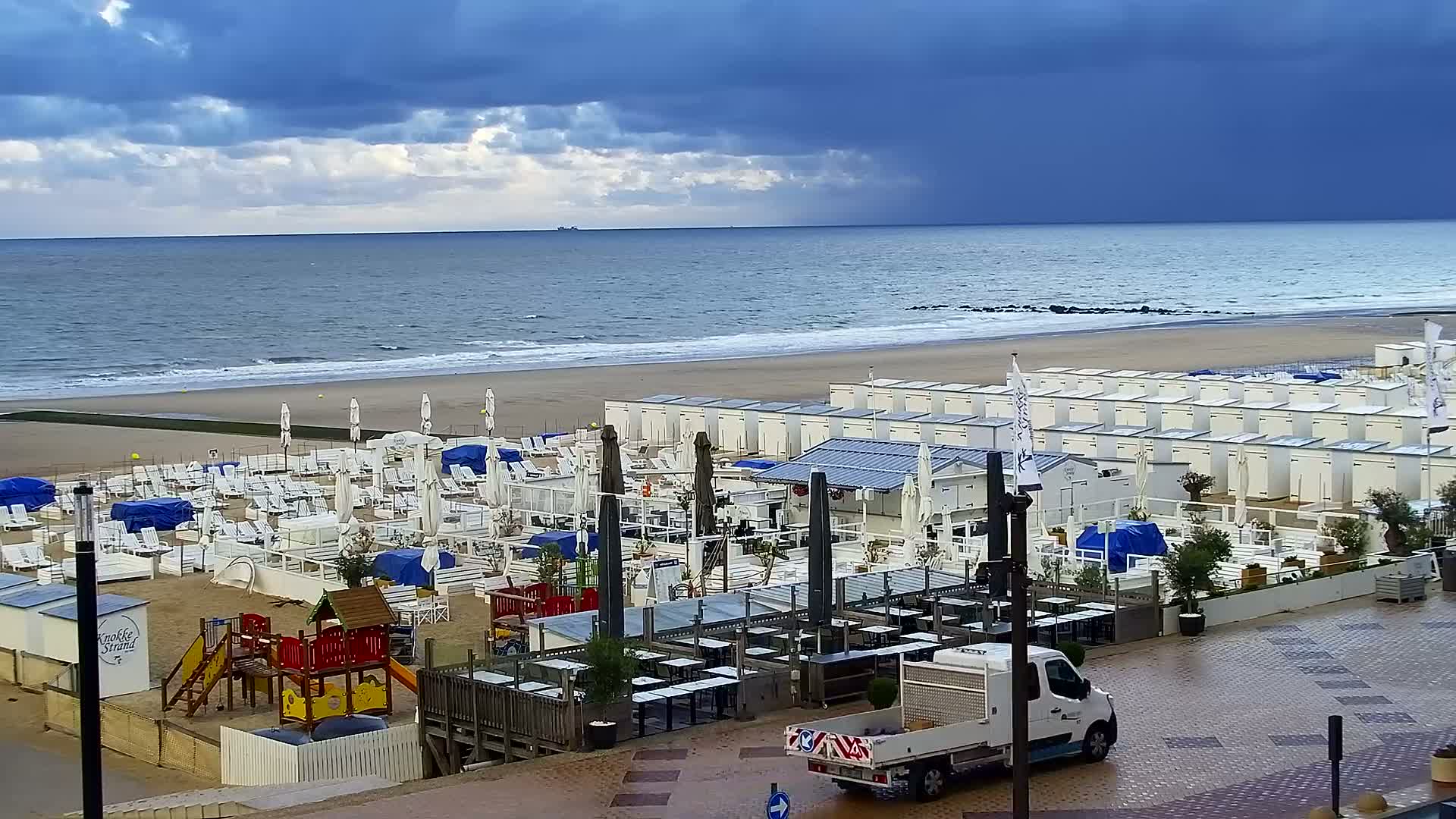 Knokke-Heist, Knokke Strand Beach Live Cam - Bruges, West Flanders (Flandre-Occidentale), Flemish (Flamande), Belgium