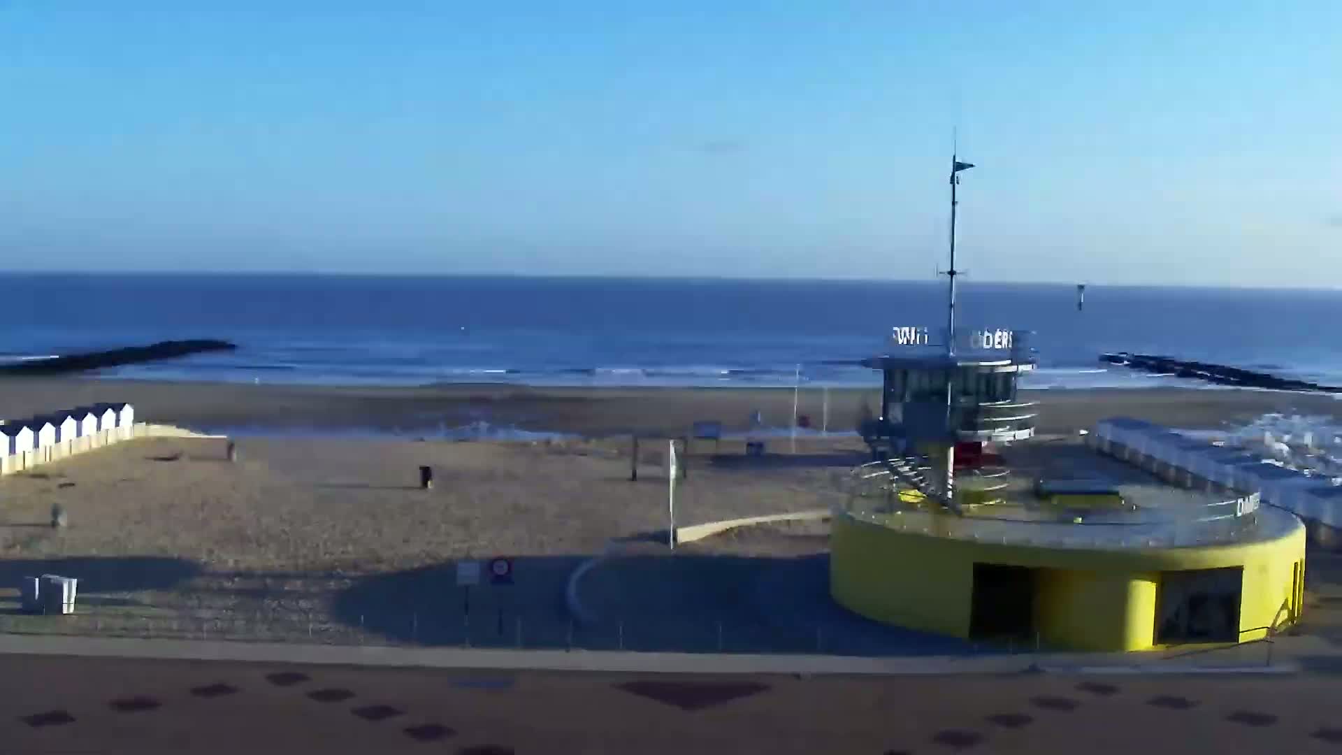 Knokke-Heist, Knokke Strand Beach Live Cam - Bruges, West Flanders (Flandre-Occidentale), Flemish (Flamande), Belgium