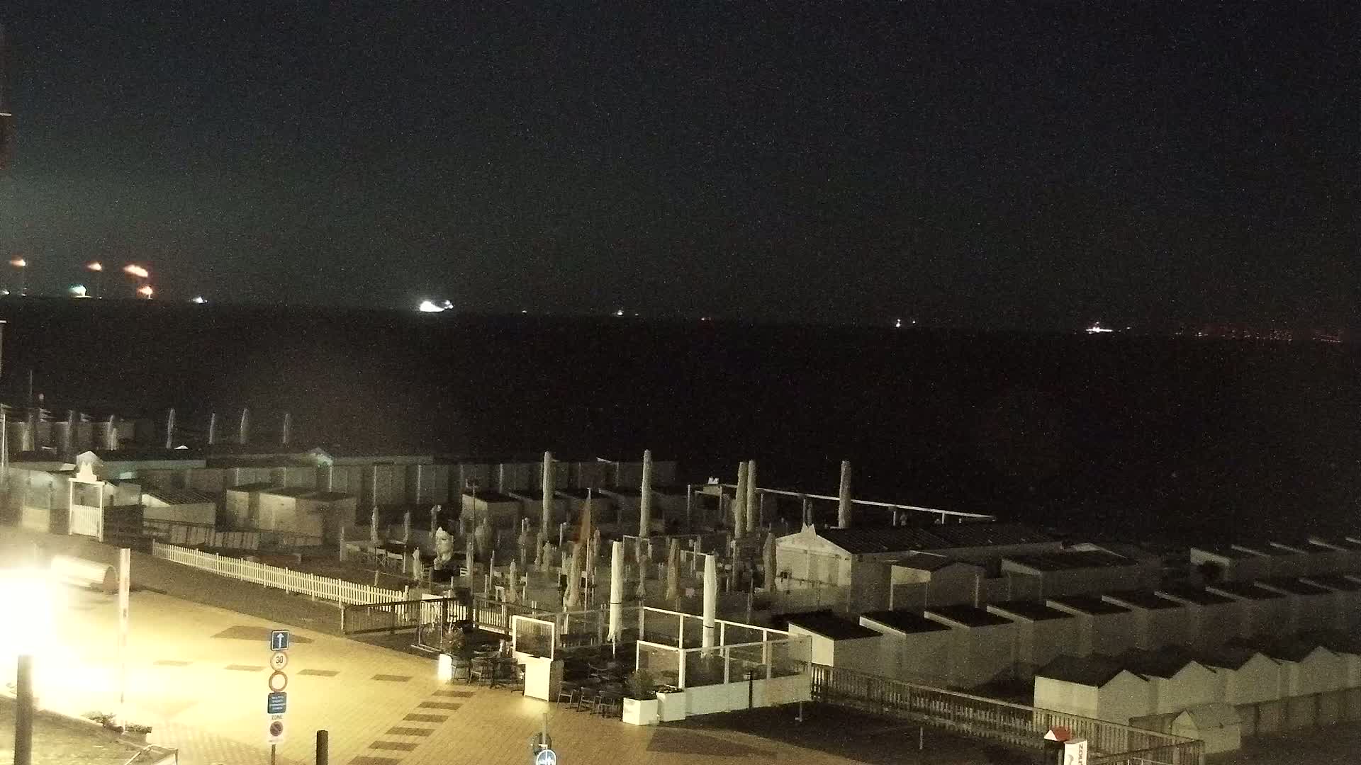 Knokke-Heist, Knokke Strand Beach Live Cam - Bruges, West Flanders (Flandre-Occidentale), Flemish (Flamande), Belgium