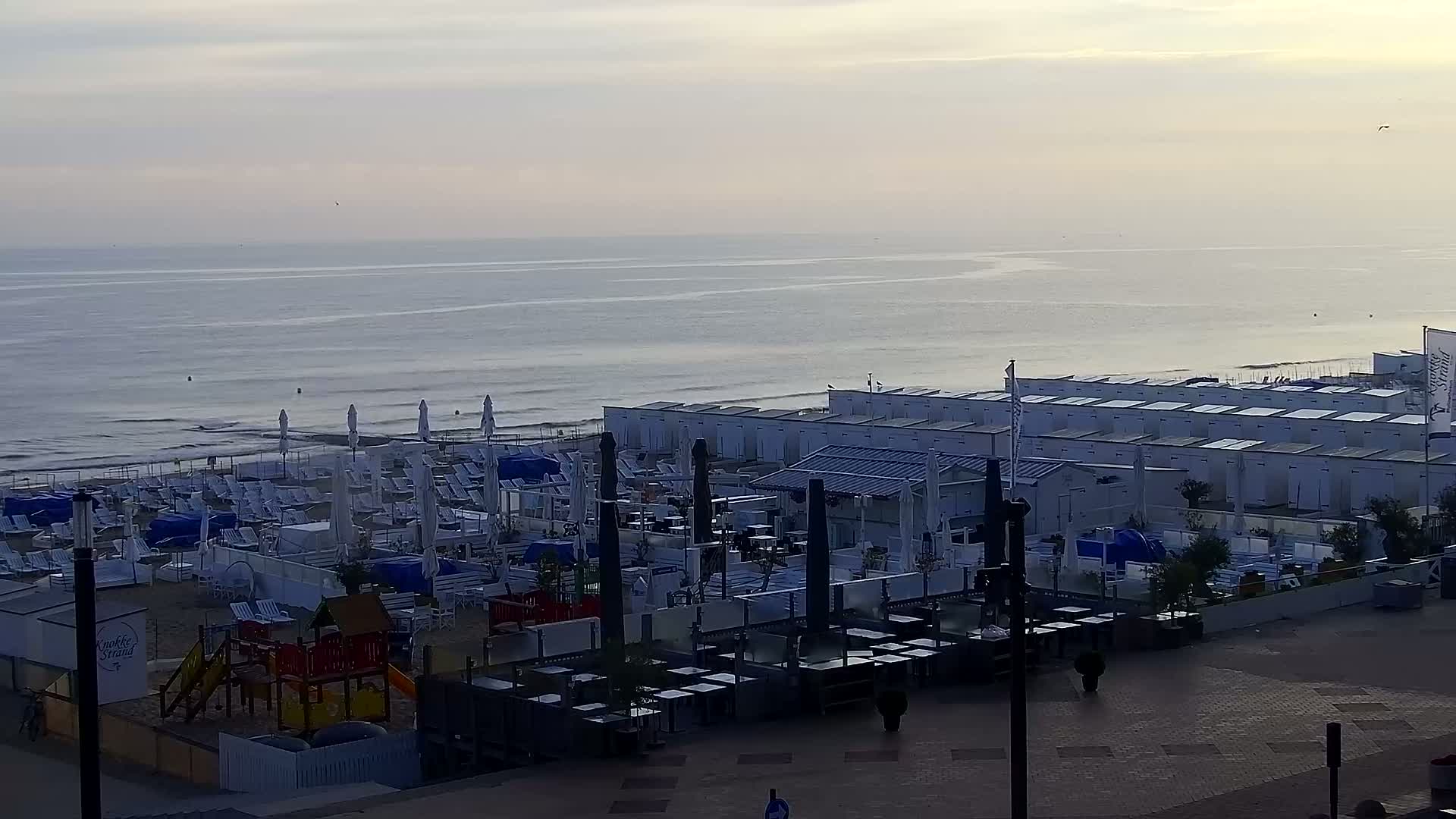 Knokke-Heist, Knokke Strand Beach Live Cam - Bruges, West Flanders (Flandre-Occidentale), Flemish (Flamande), Belgium