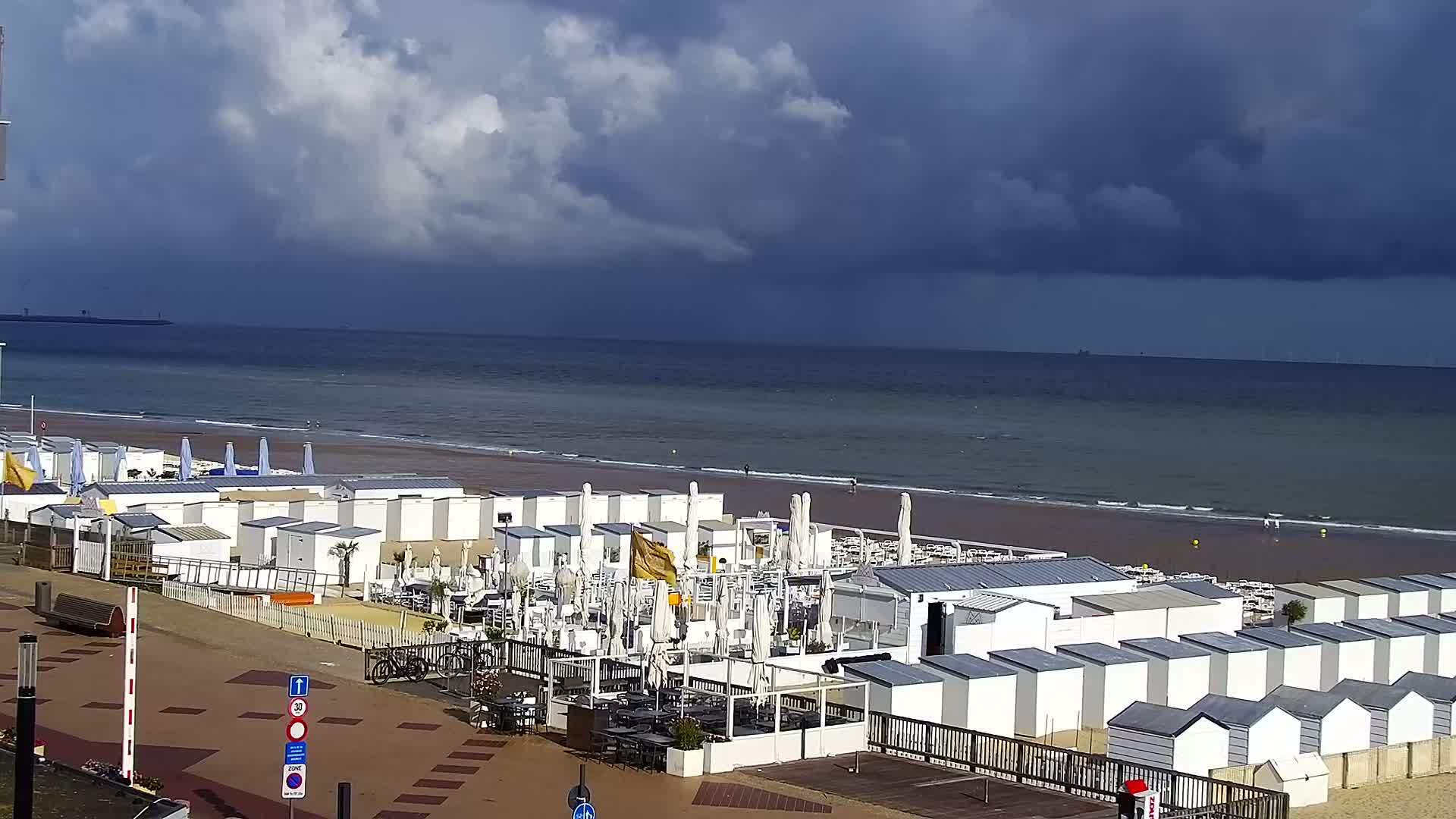Knokke-Heist, Knokke Strand Beach Live Cam - Bruges, West Flanders (Flandre-Occidentale), Flemish (Flamande), Belgium