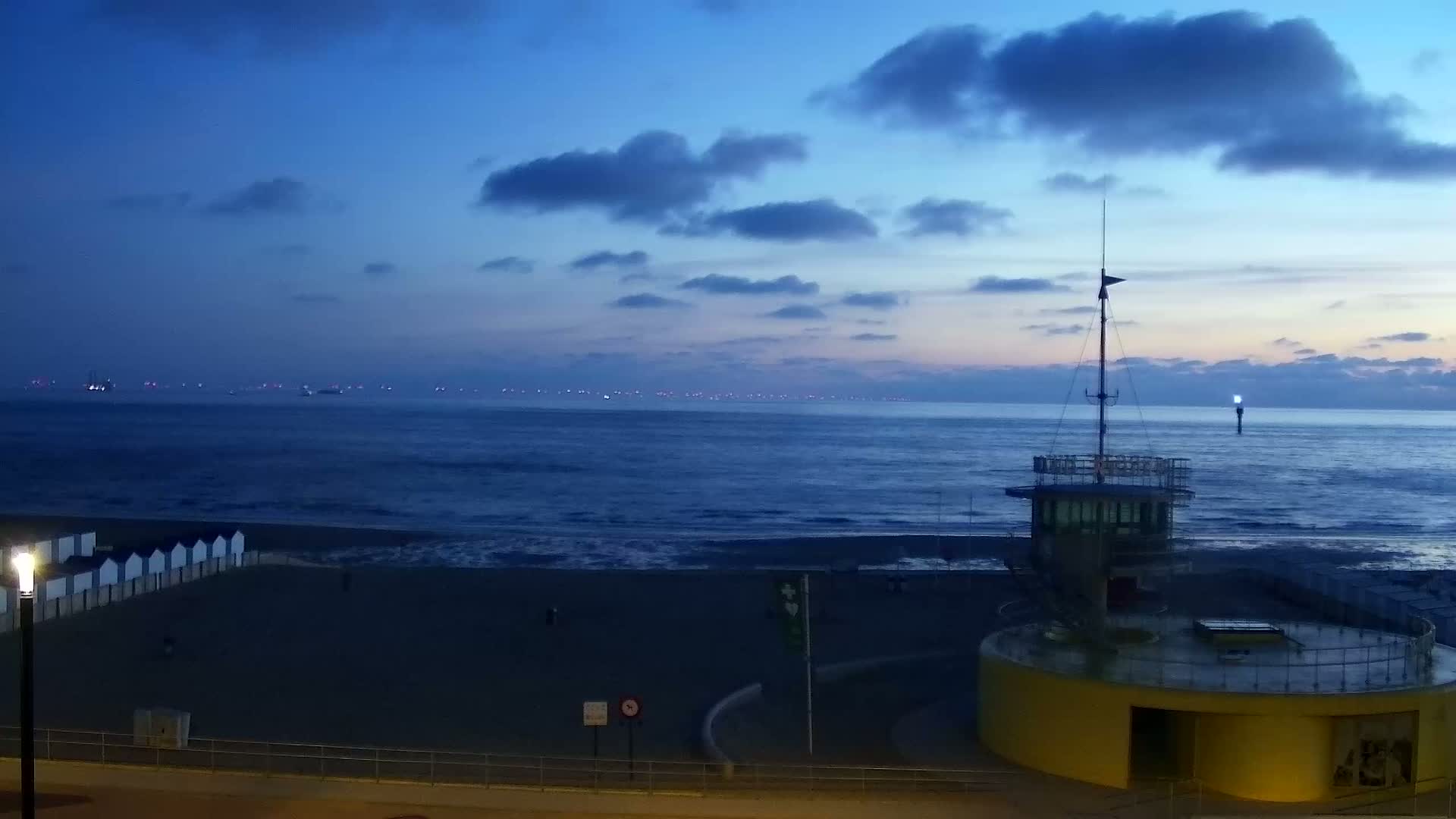 Knokke-Heist, Knokke Strand Beach Live Cam - Bruges, West Flanders (Flandre-Occidentale), Flemish (Flamande), Belgium