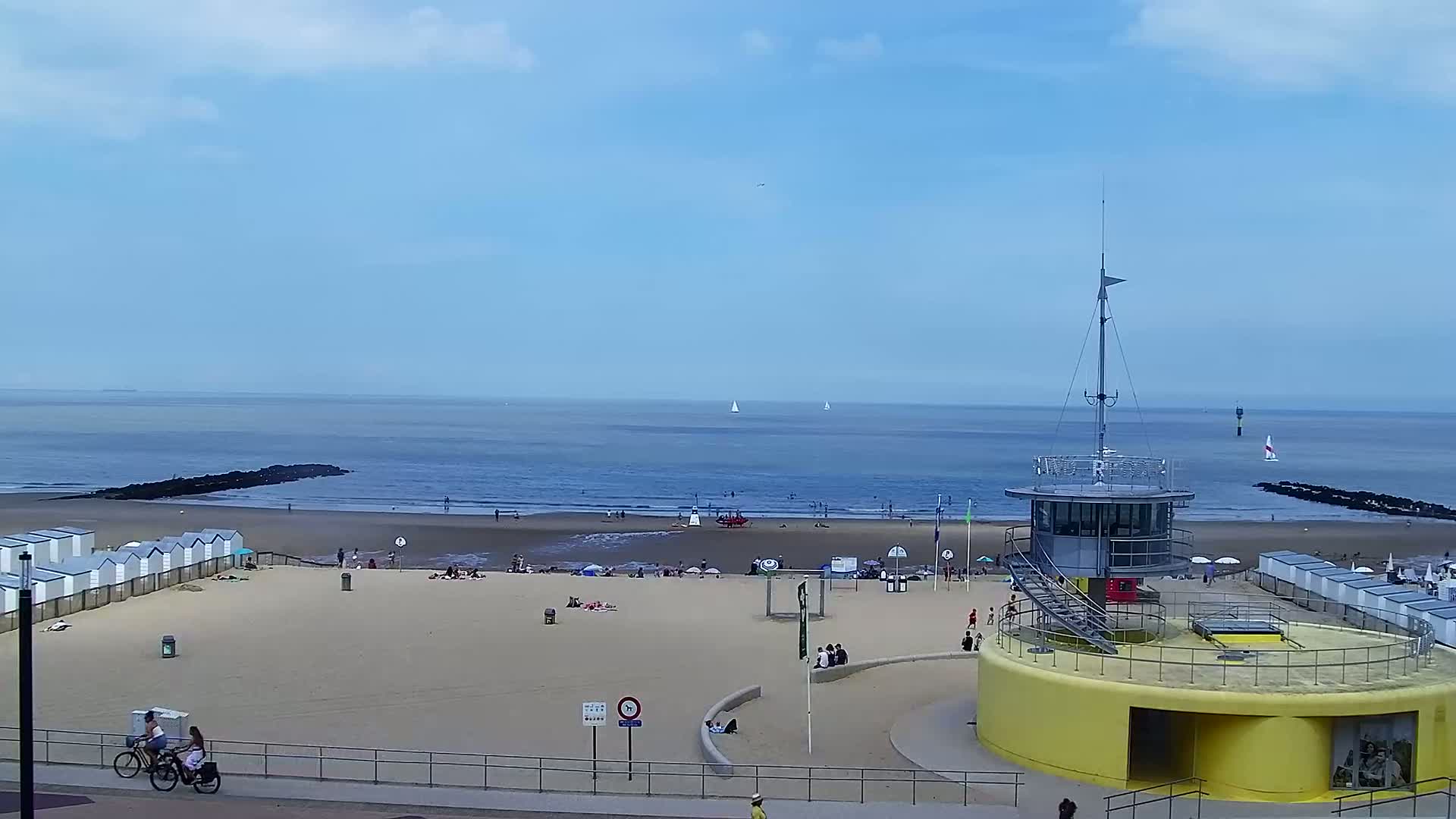 Knokke-Heist, Knokke Strand Beach Live Cam - Bruges, West Flanders (Flandre-Occidentale), Flemish (Flamande), Belgium
