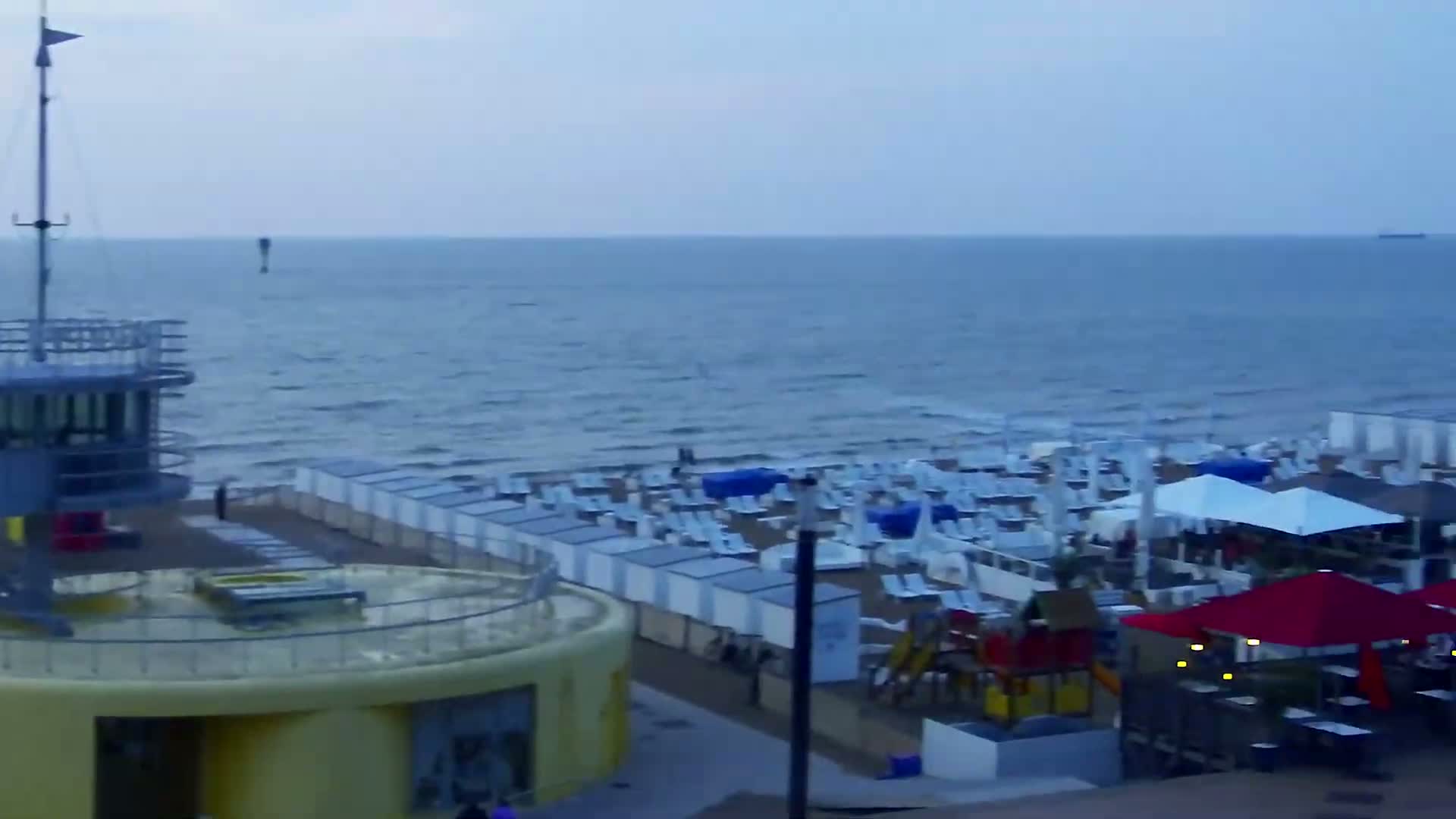 Knokke-Heist, Knokke Strand Beach Live Cam - Bruges, West Flanders (Flandre-Occidentale), Flemish (Flamande), Belgium