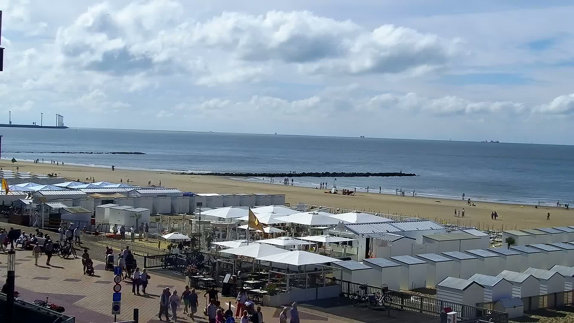 Knokke-Heist, Knokke Strand Beach Live Cam - Bruges, West Flanders (Flandre-Occidentale), Flemish (Flamande), Belgium