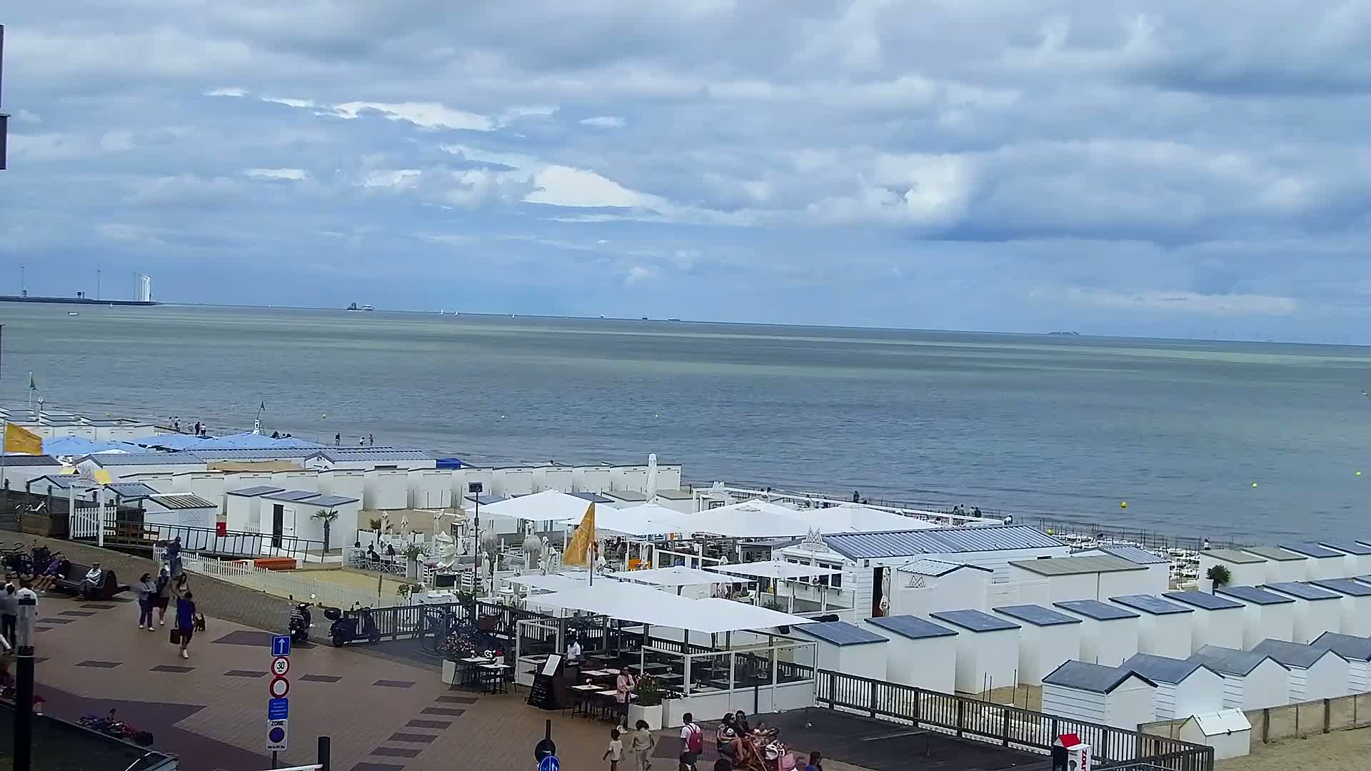 Knokke-Heist, Knokke Strand Beach Live Cam - Bruges, West Flanders (Flandre-Occidentale), Flemish (Flamande), Belgium