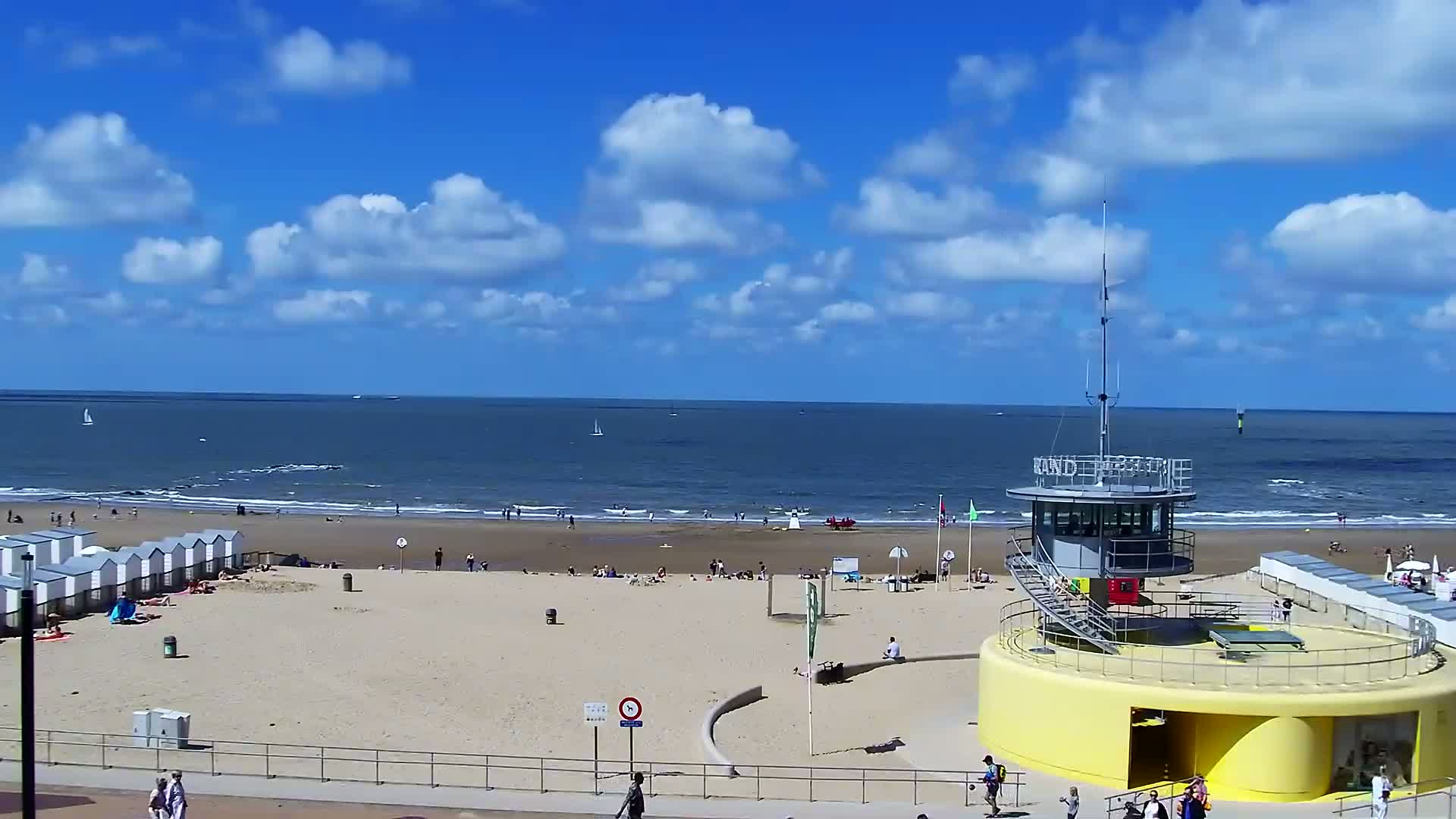 Knokke-Heist, Knokke Strand Beach Live Cam - Bruges, West Flanders (Flandre-Occidentale), Flemish (Flamande), Belgium