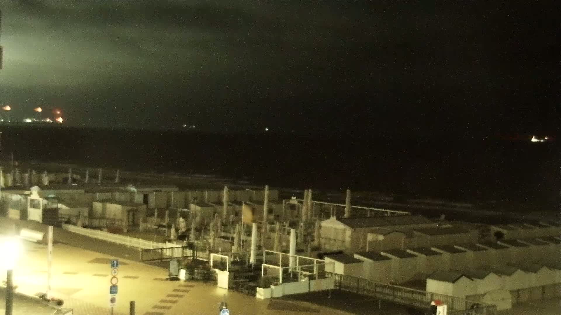 Knokke-Heist, Knokke Strand Beach Live Cam - Bruges, West Flanders (Flandre-Occidentale), Flemish (Flamande), Belgium