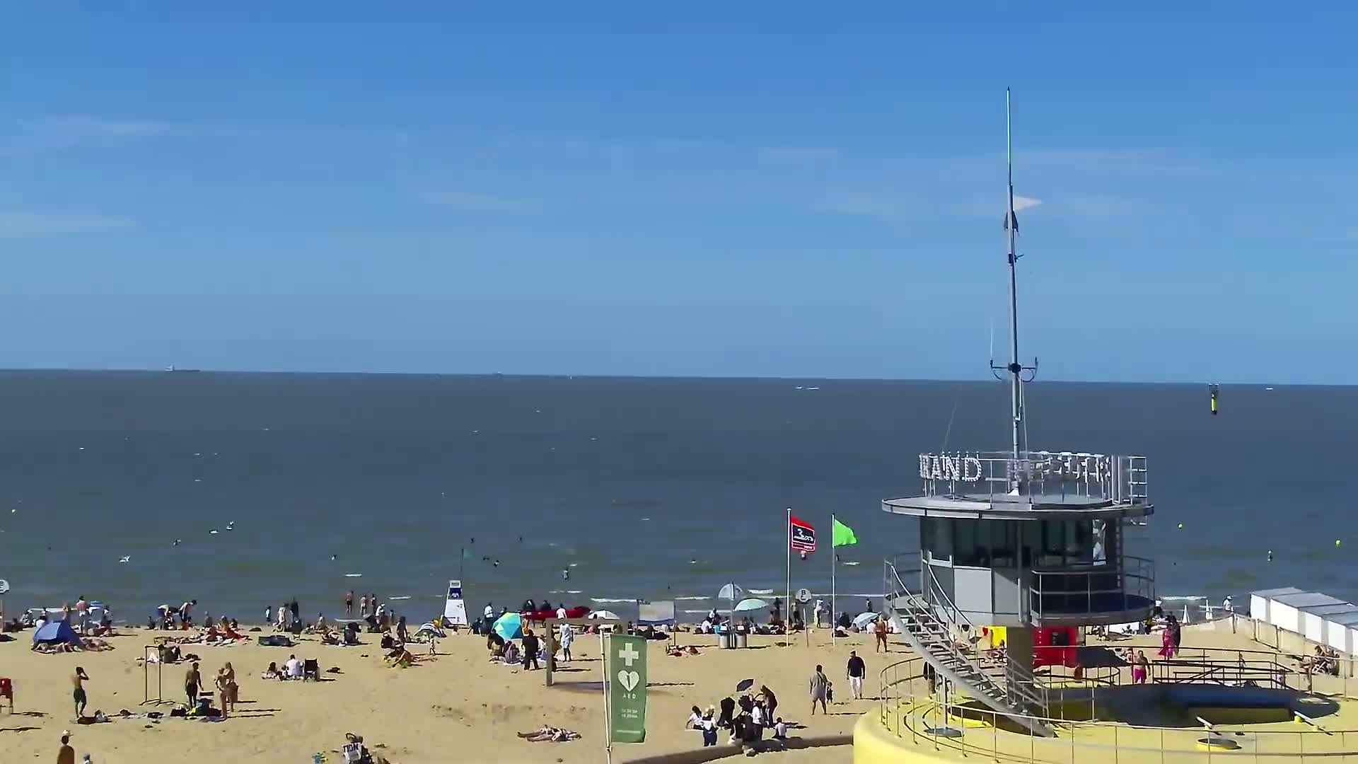 Knokke-Heist, Knokke Strand Beach Live Cam - Bruges, West Flanders (Flandre-Occidentale), Flemish (Flamande), Belgium