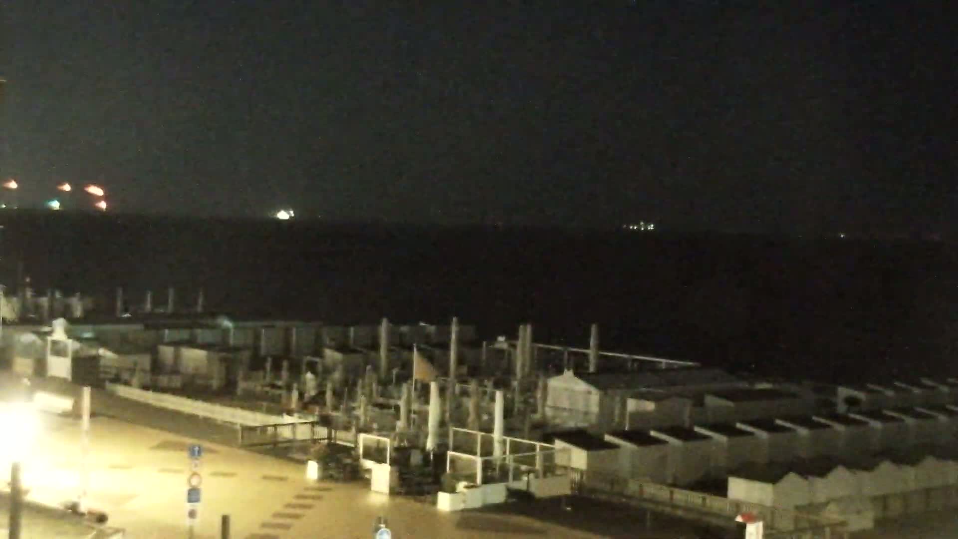 Knokke-Heist, Knokke Strand Beach Live Cam - Bruges, West Flanders (Flandre-Occidentale), Flemish (Flamande), Belgium